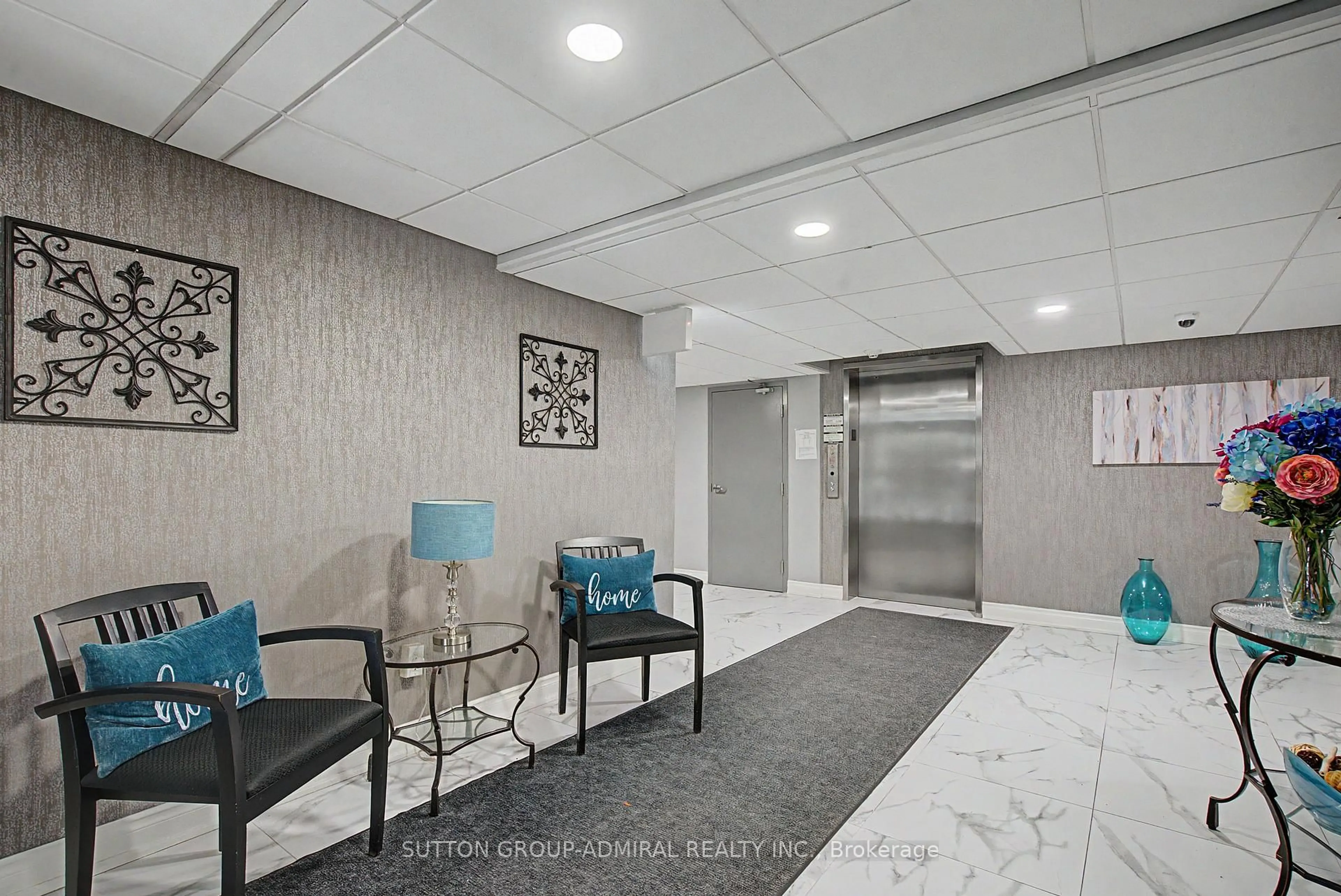 Indoor foyer for 3499 Upper Middle Rd #311, Burlington Ontario L7M 4M7
