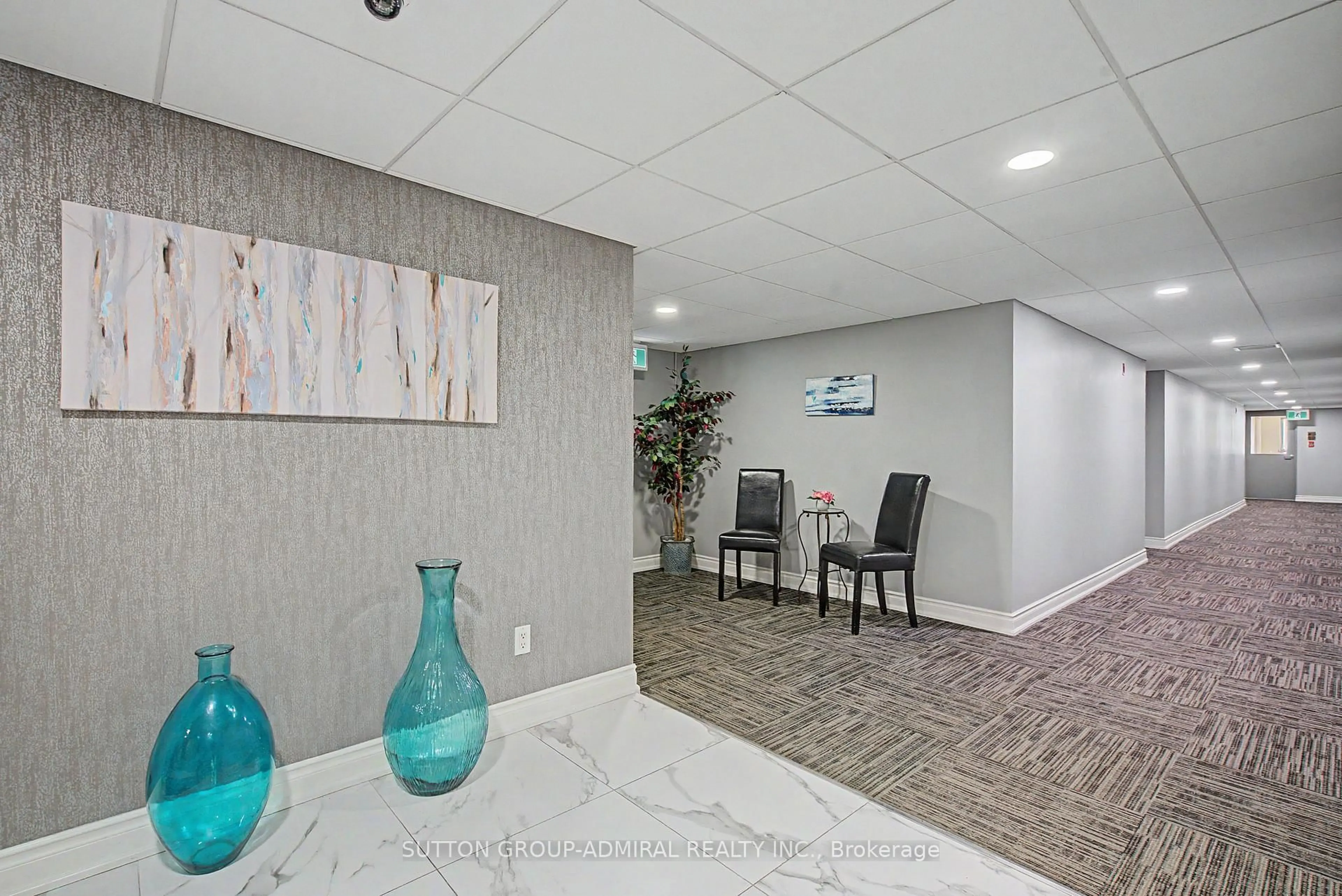 Indoor foyer for 3499 Upper Middle Rd #311, Burlington Ontario L7M 4M7
