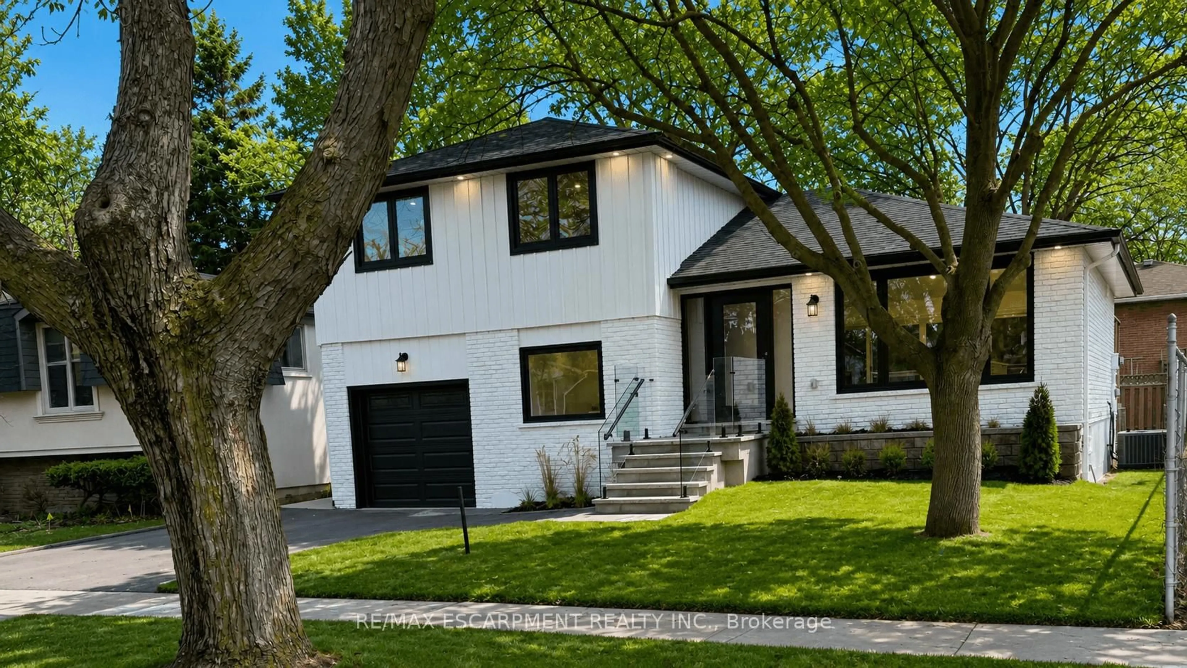 Home with brick exterior material, street for 2276 Wyandotte Dr, Oakville Ontario L6L 2T5