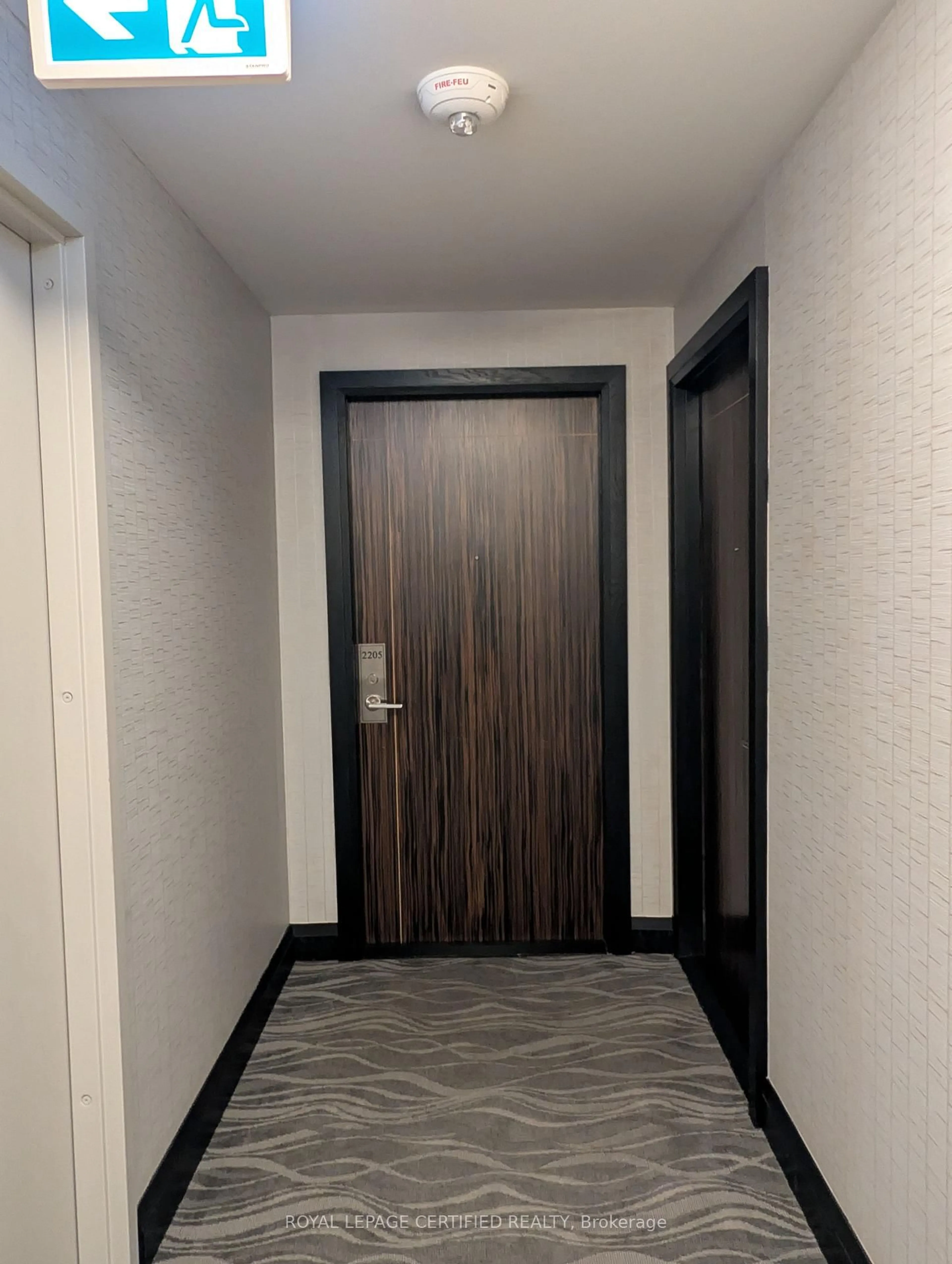 Indoor foyer for 349 Rathburn Rd #2205, Mississauga Ontario L5B 0G9