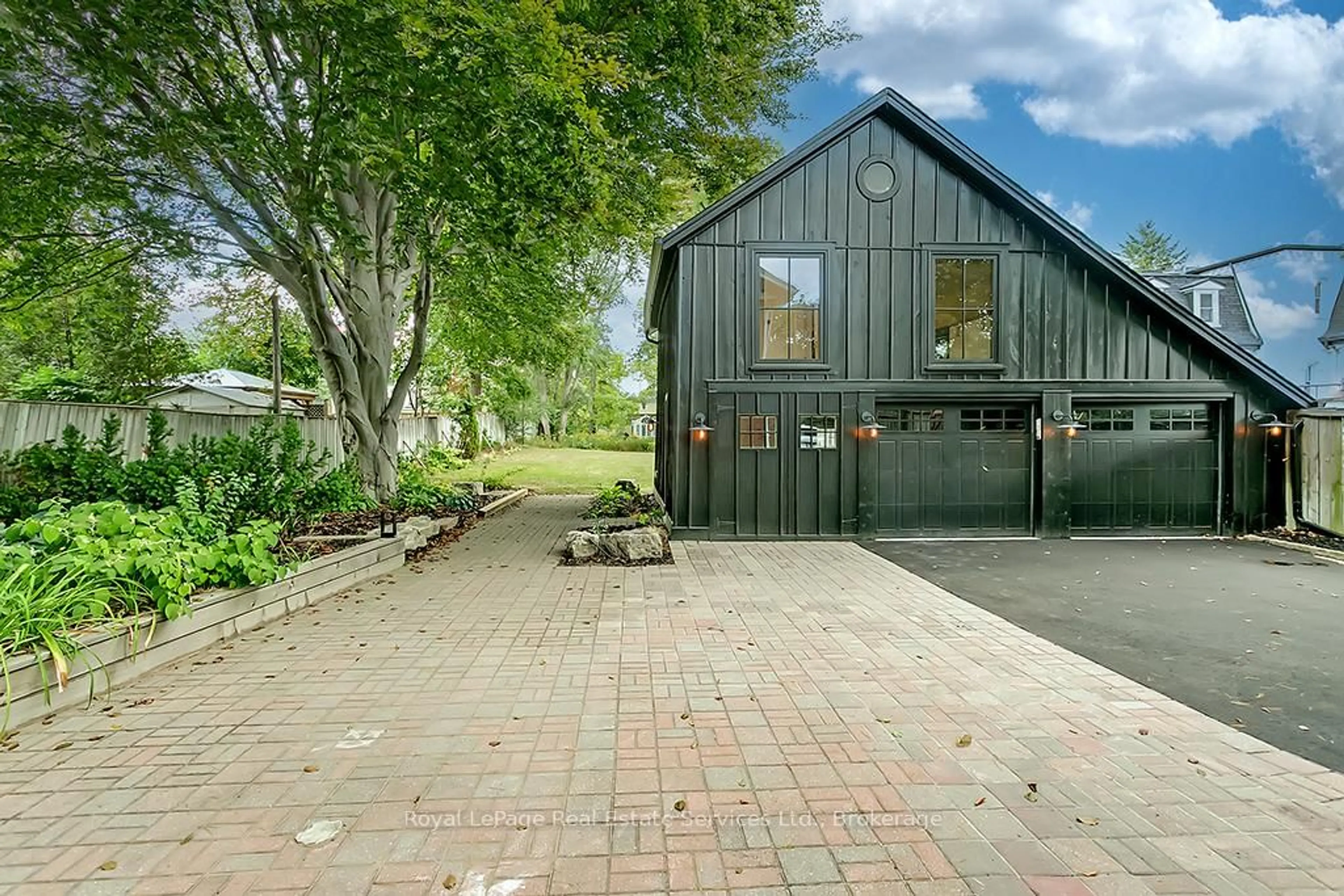Unknown for 349 Trafalgar Rd, Oakville Ontario L6J 3H3