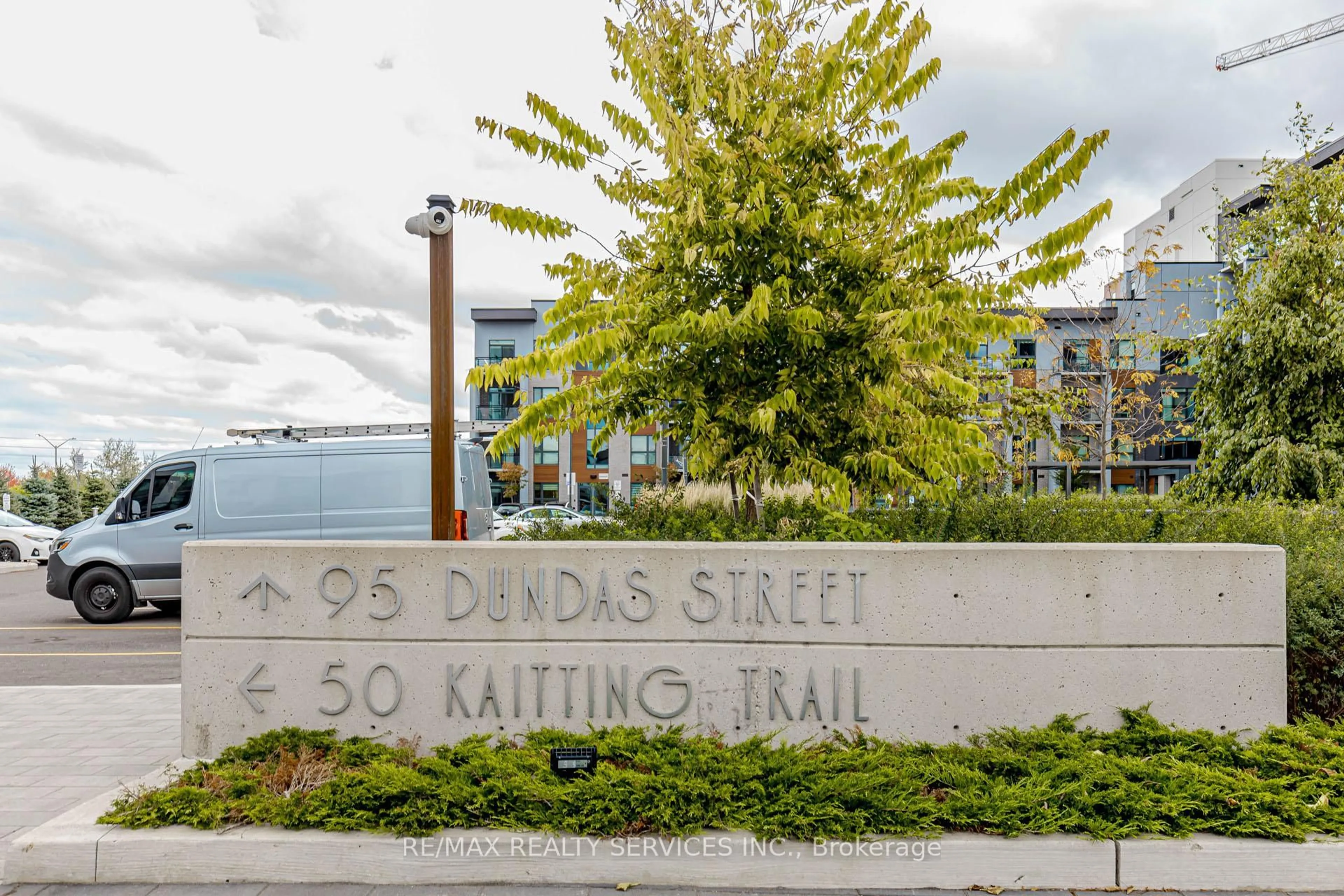 Unknown for 95 Dundas St #101, Oakville Ontario L6M 5N4