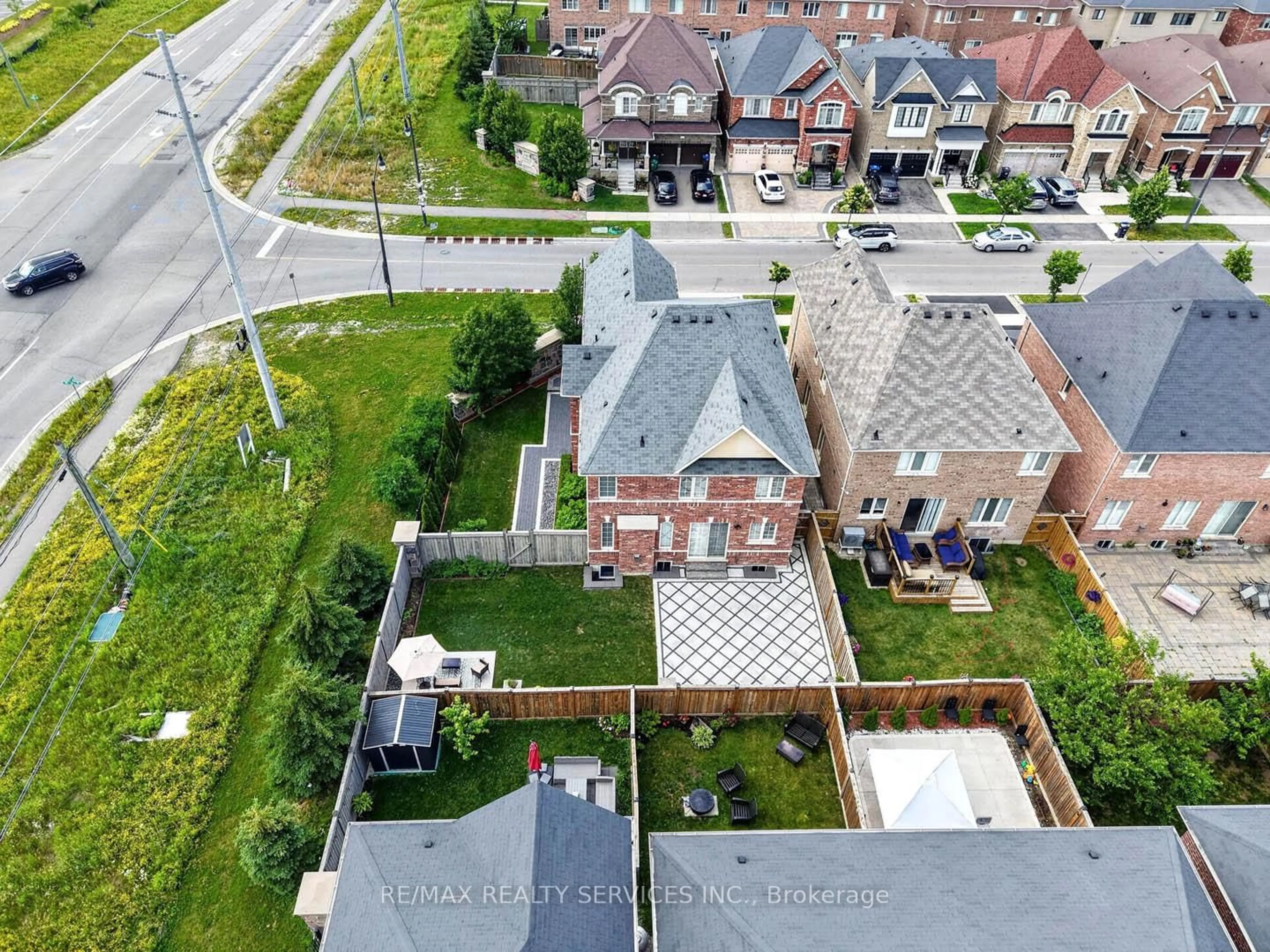 A pic from outside/outdoor area/front of a property/back of a property/a pic from drone, unknown for 1 Dolbyhill Dr, Brampton Ontario L6R 0B3