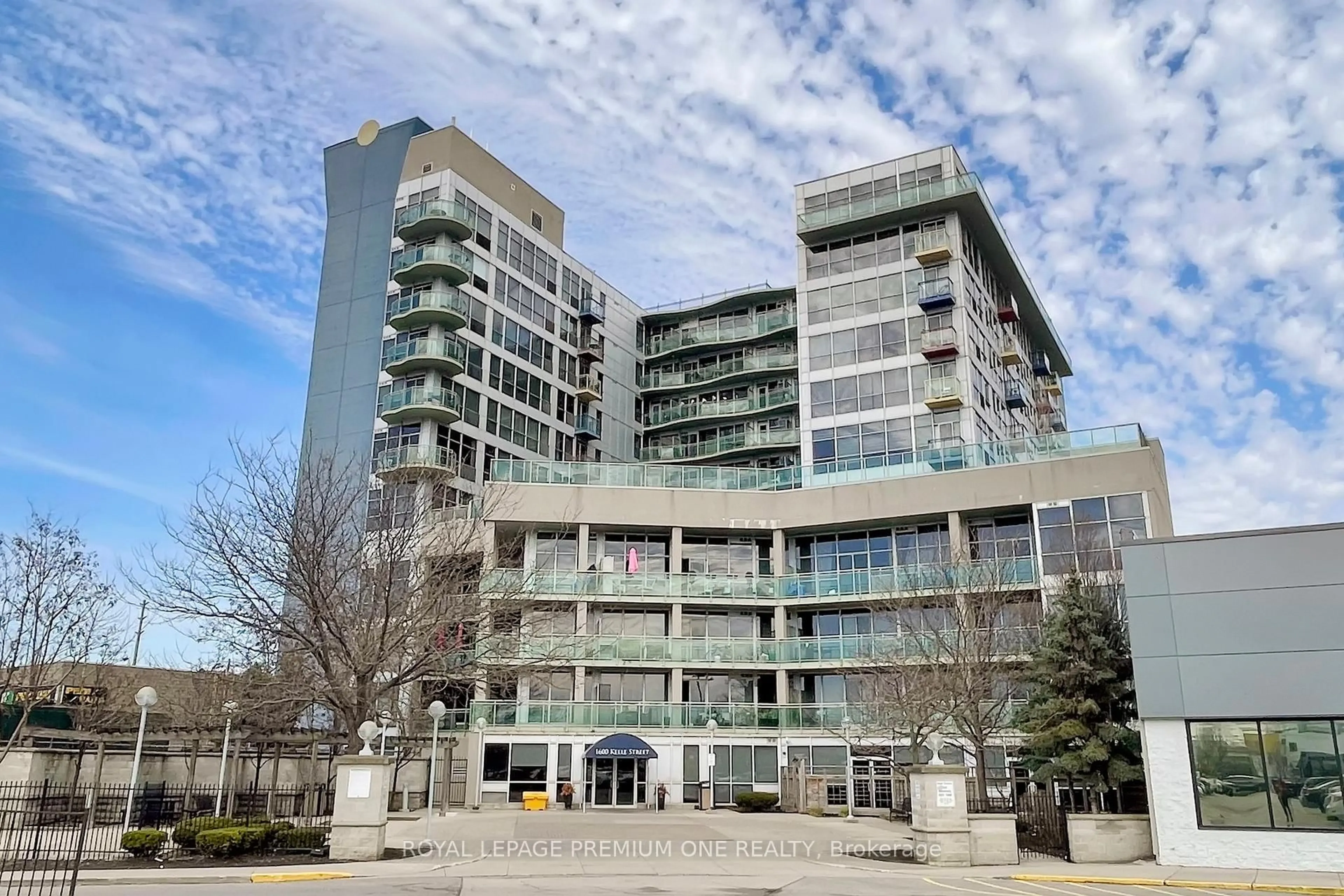 Indoor foyer for 1600 Keele St #1101, Toronto Ontario M6N 5J1