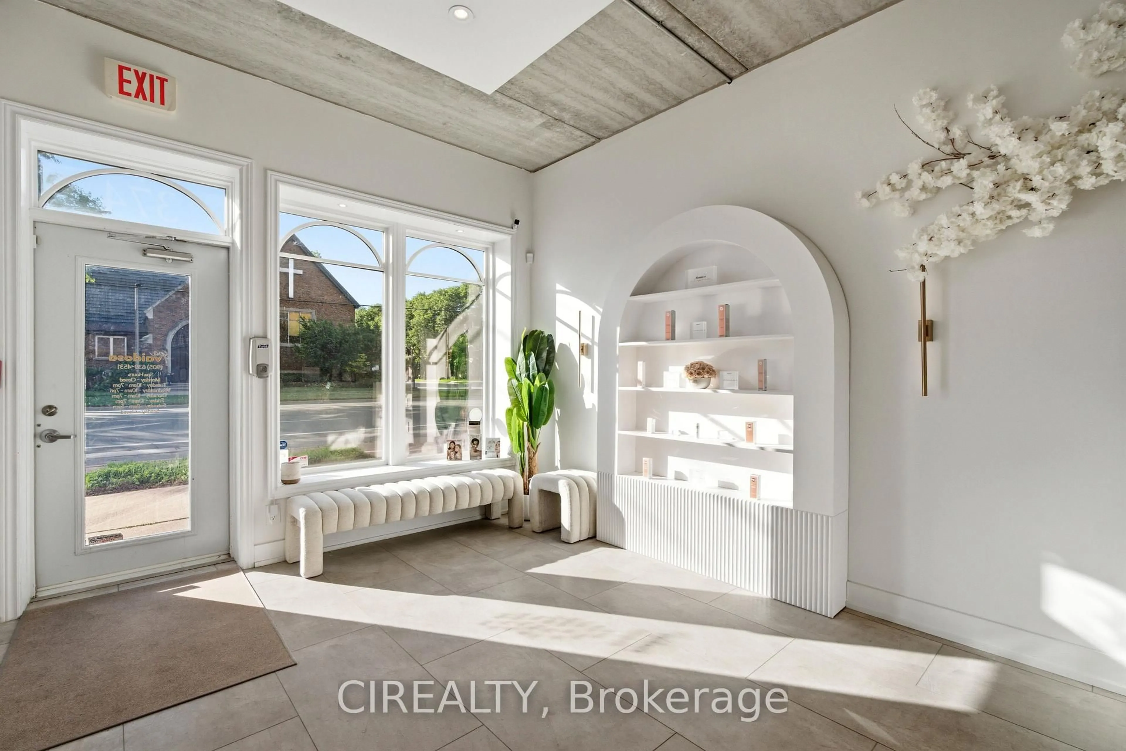 Indoor entryway for 374 plains Rd #30, Burlington Ontario L7T 0A4