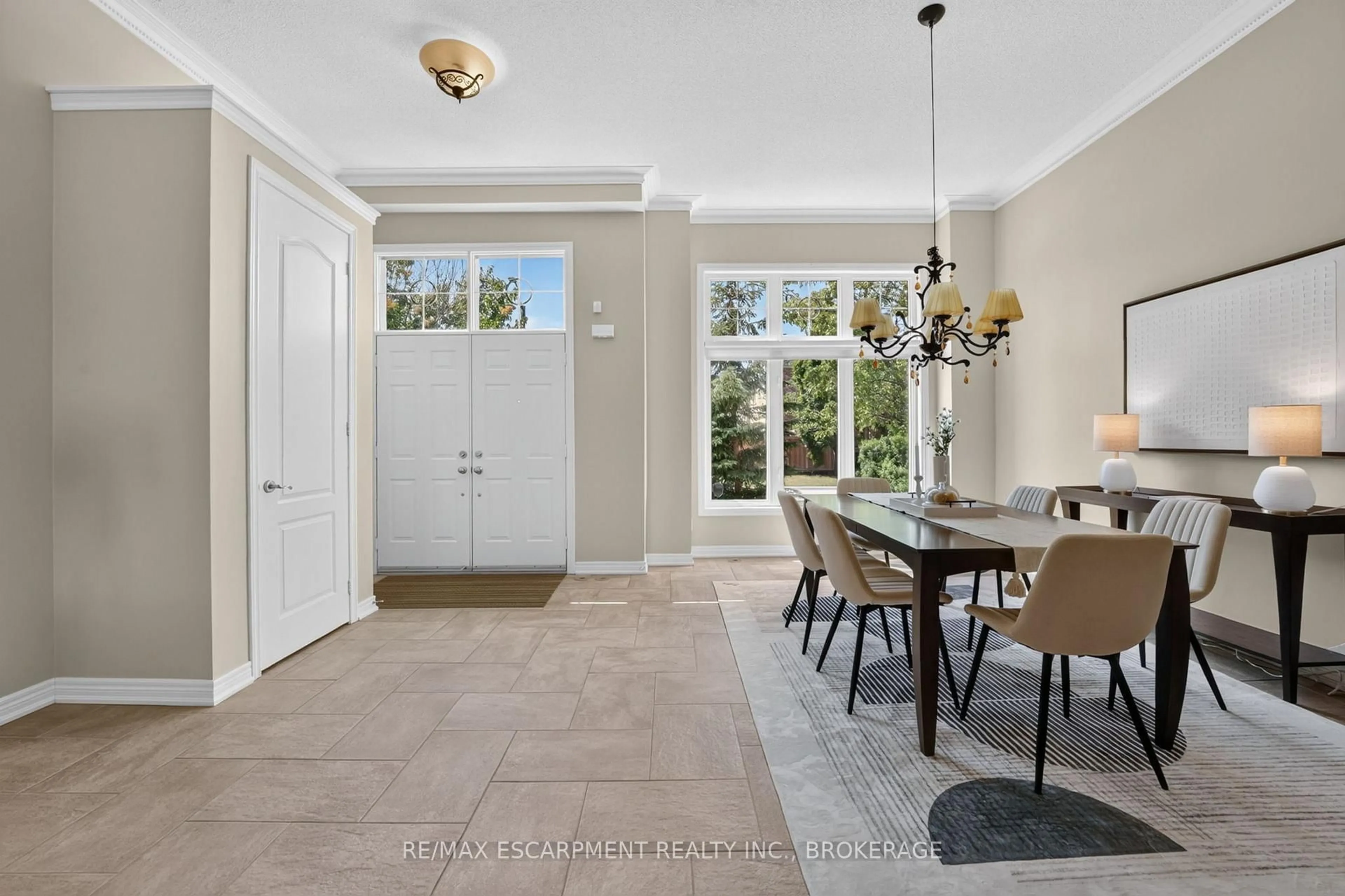 Indoor entryway for 5203 Preservation Circ, Mississauga Ontario L5M 7T3