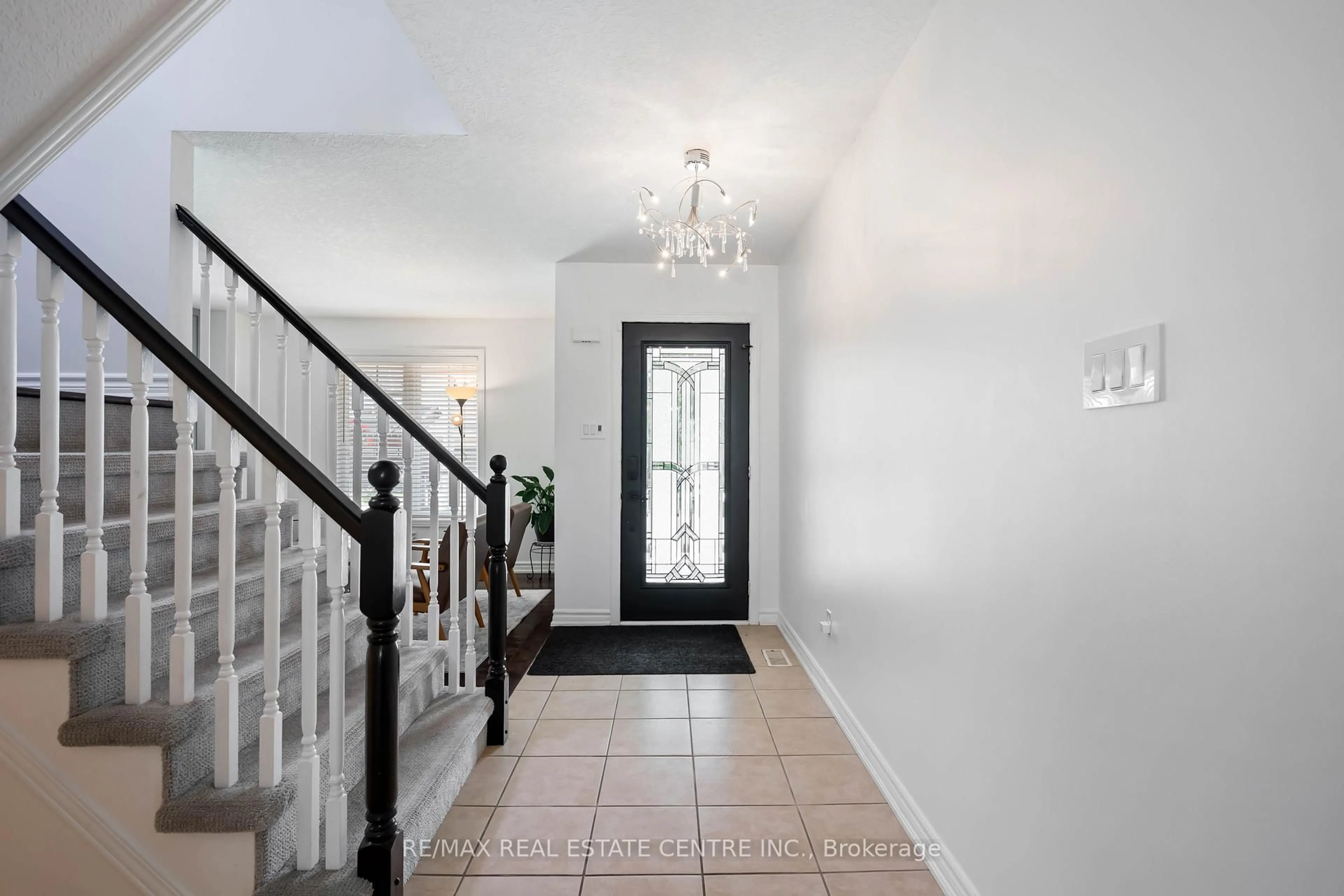 Indoor entryway for 23 Clarke Ave, Orangeville Ontario L9W 1J5