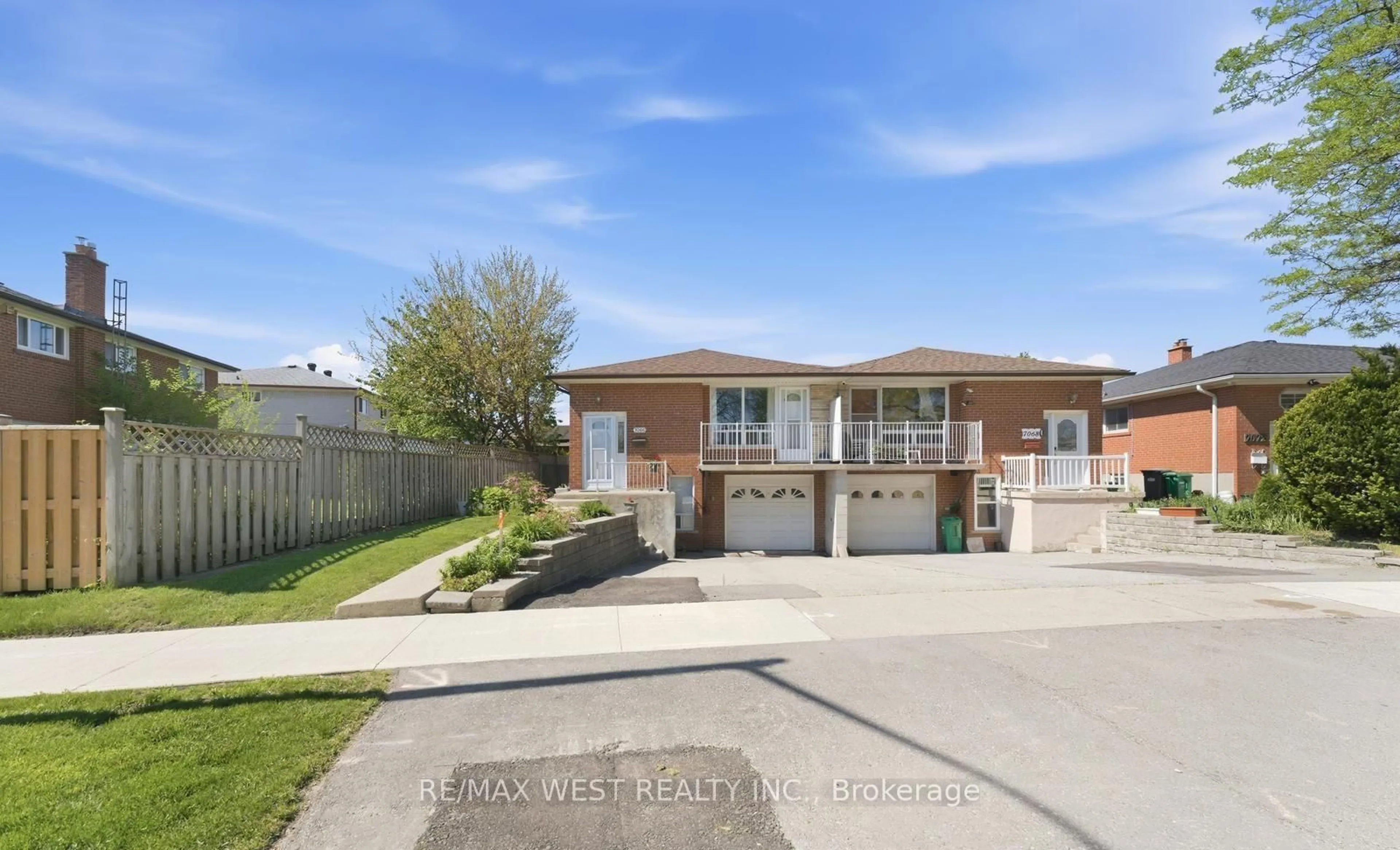 Home with brick exterior material, street for 7066 Magic Crt, Mississauga Ontario L4T 3A1