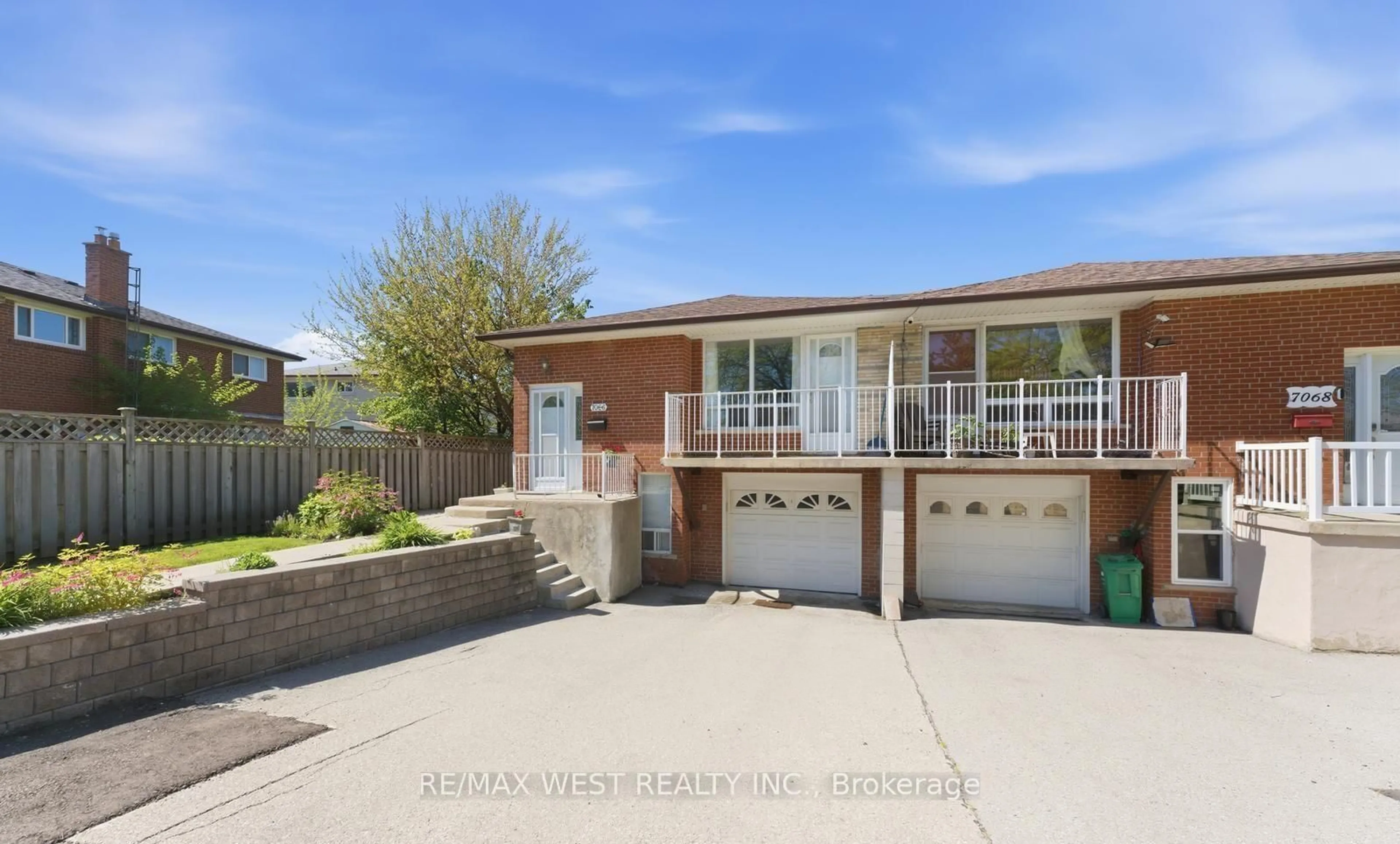 Home with brick exterior material, street for 7066 Magic Crt, Mississauga Ontario L4T 3A1