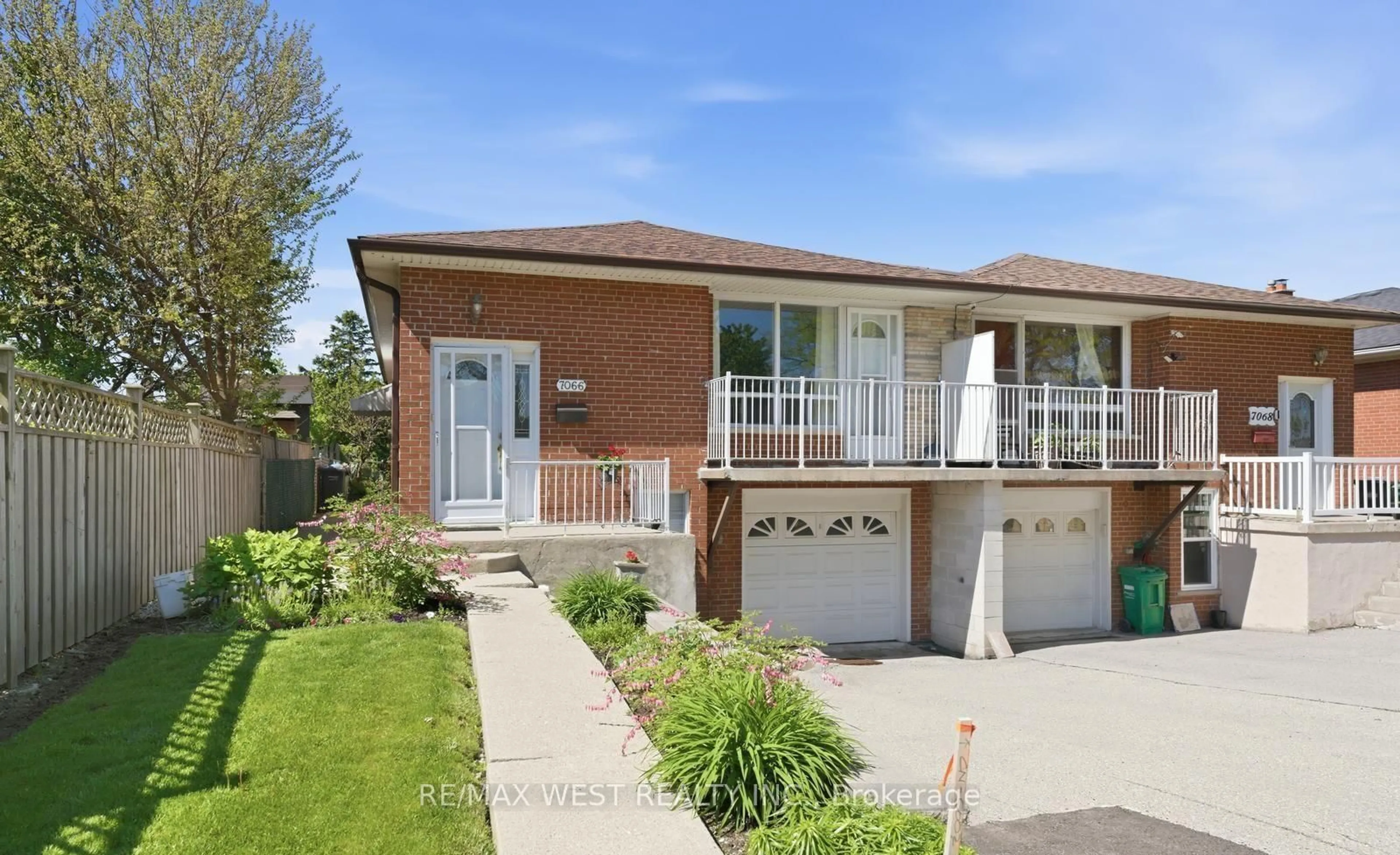 Home with brick exterior material, street for 7066 Magic Crt, Mississauga Ontario L4T 3A1