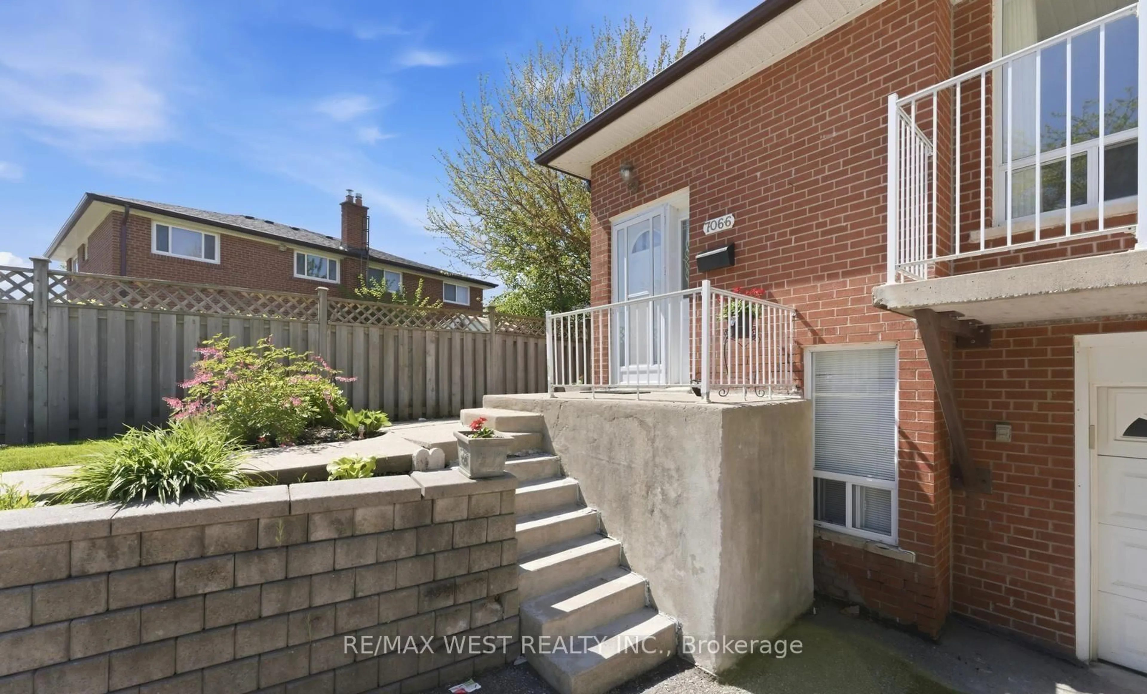 Unknown for 7066 Magic Crt, Mississauga Ontario L4T 3A1