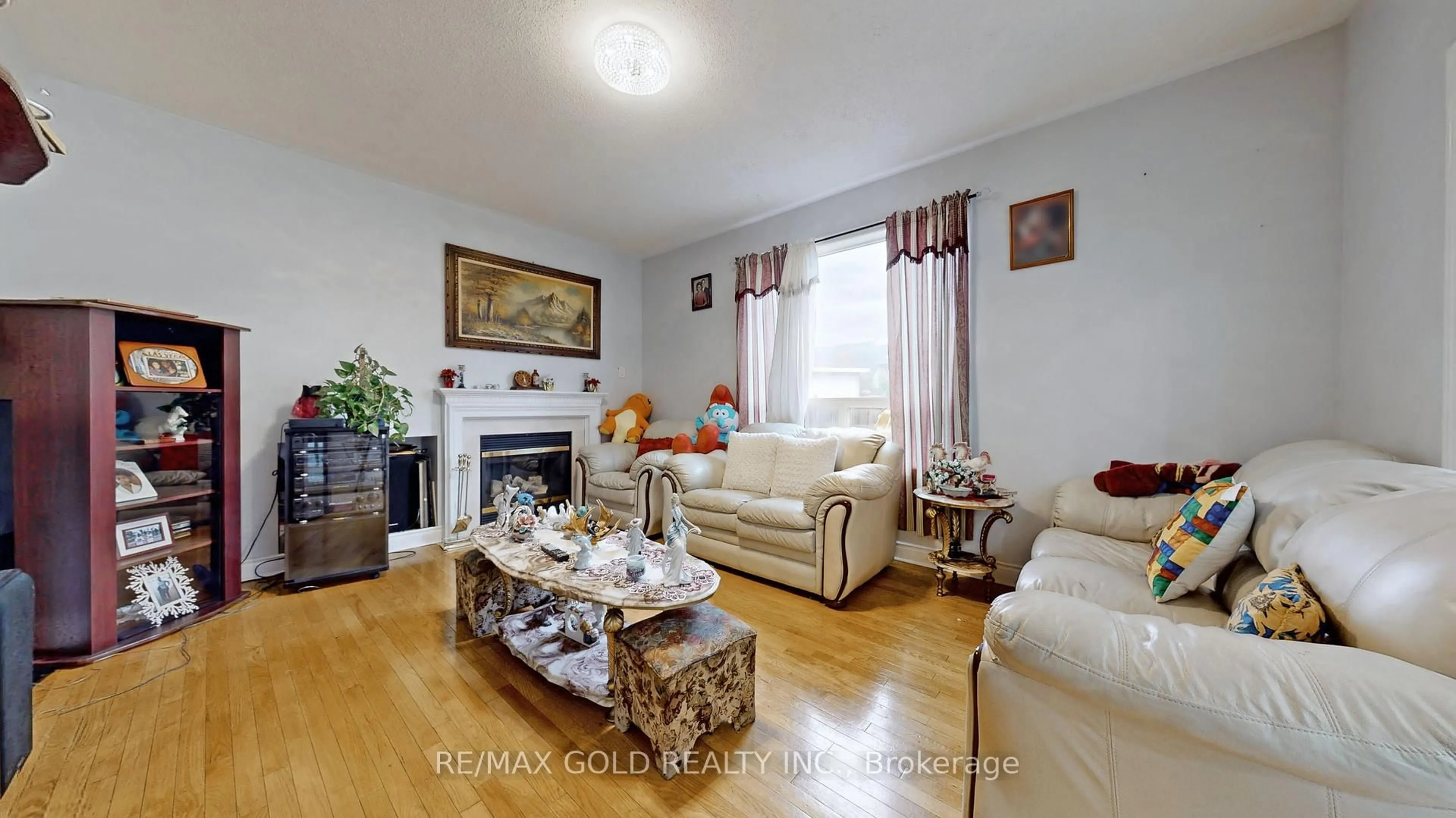 Living room with furniture, wood/laminate floor for 64 Prue Crt, Brampton Ontario L6P 1P8