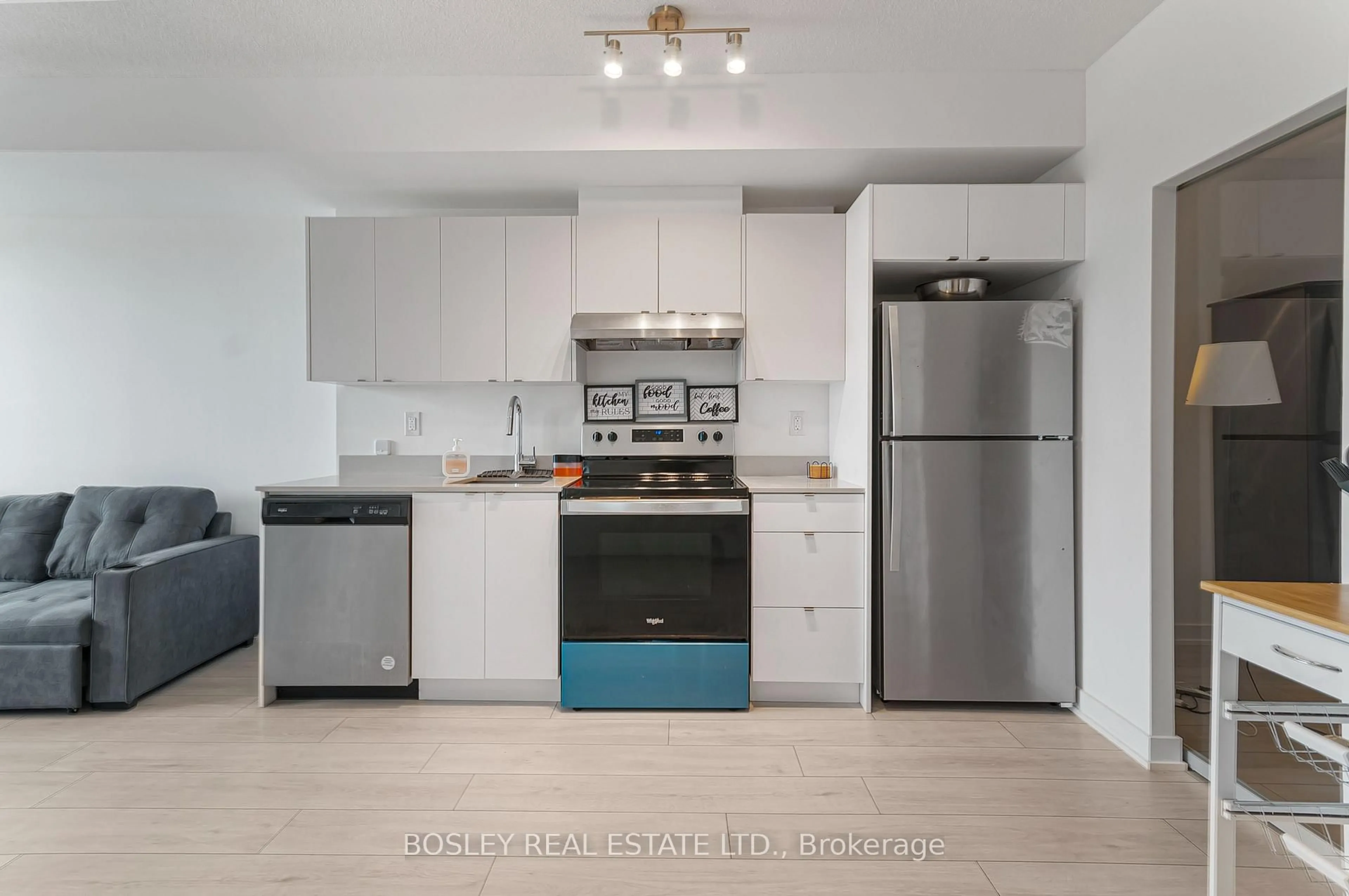 Standard kitchen, unknown for 3200 Dakota Common #B - 315, Burlington Ontario L7M 2A7