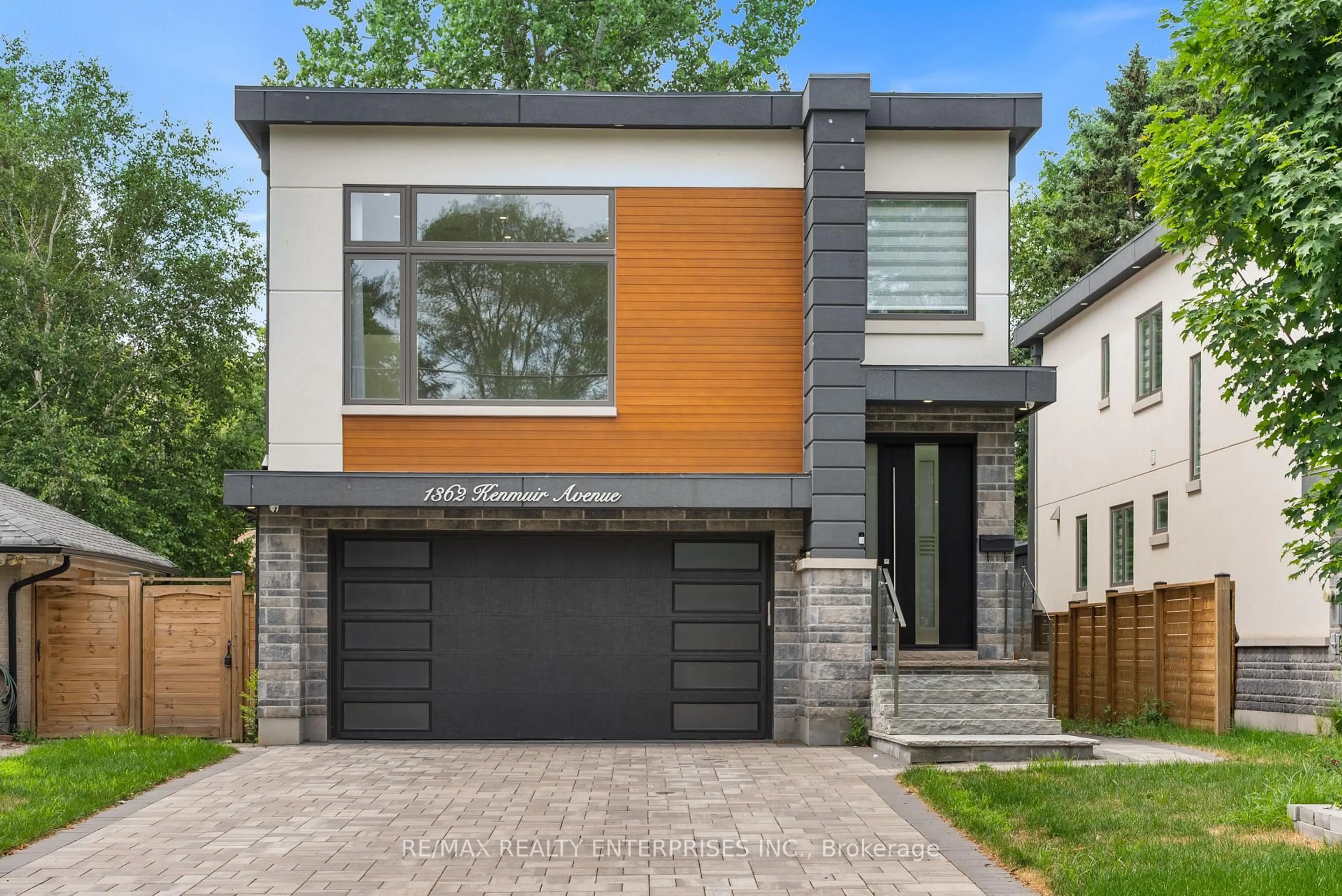 Home with brick exterior material, street for 1362 Kenmuir Ave, Mississauga Ontario L5G 4B4