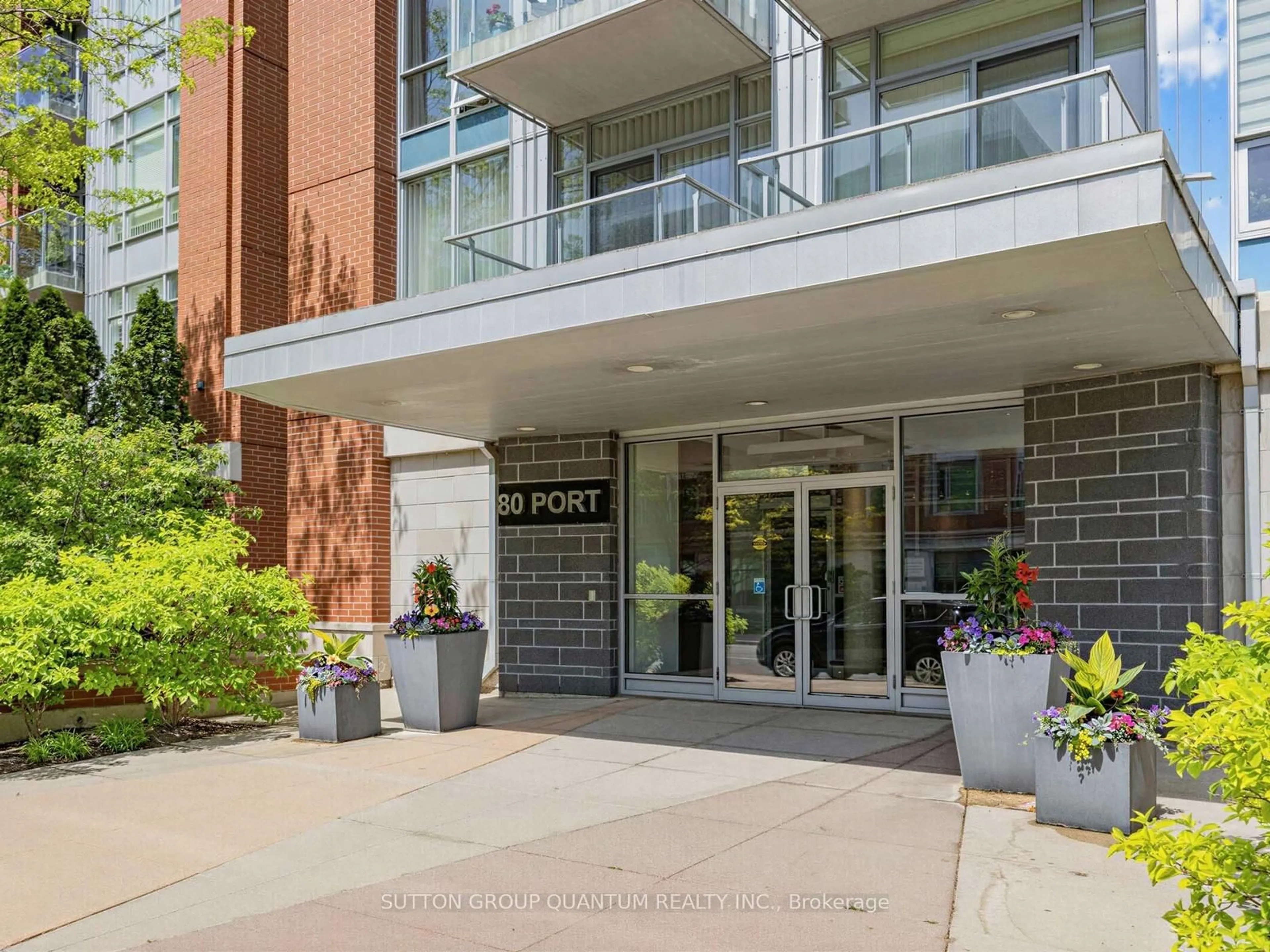 Indoor foyer for 80 Port St #304, Mississauga Ontario L5G 4V6