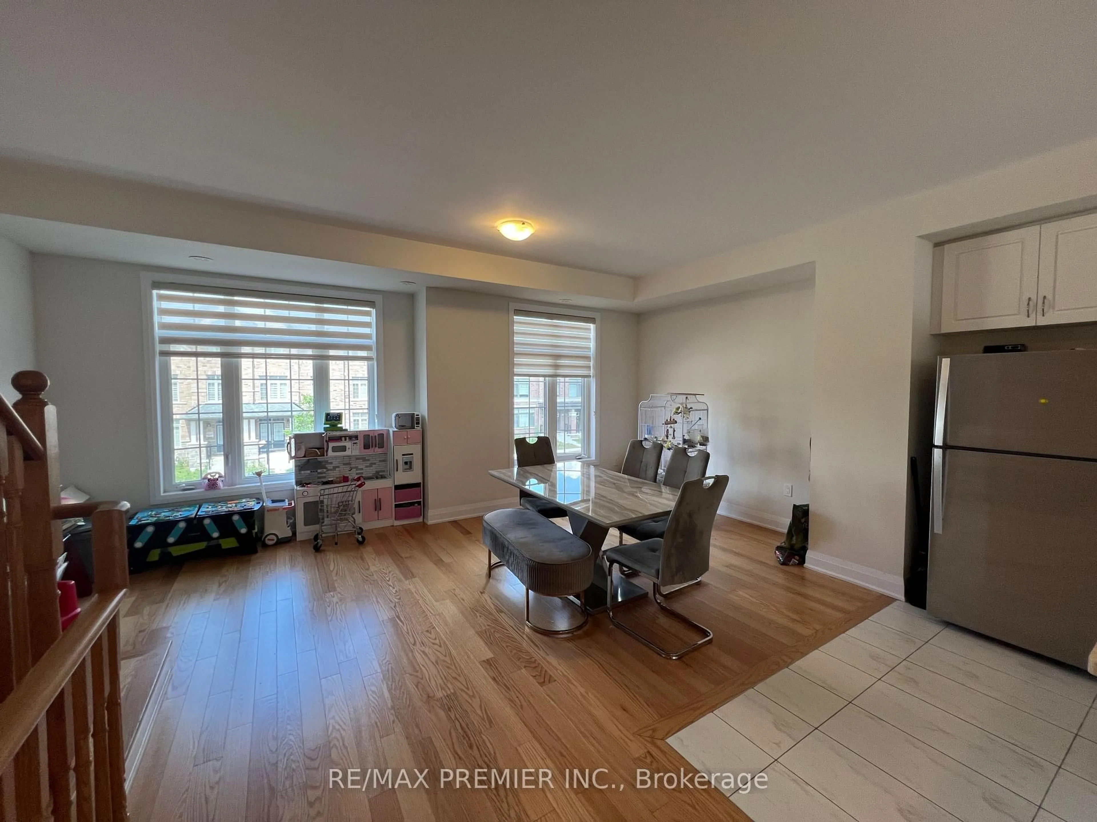A pic of a room for 28 Petch Ave, Caledon Ontario L7C 0Y9