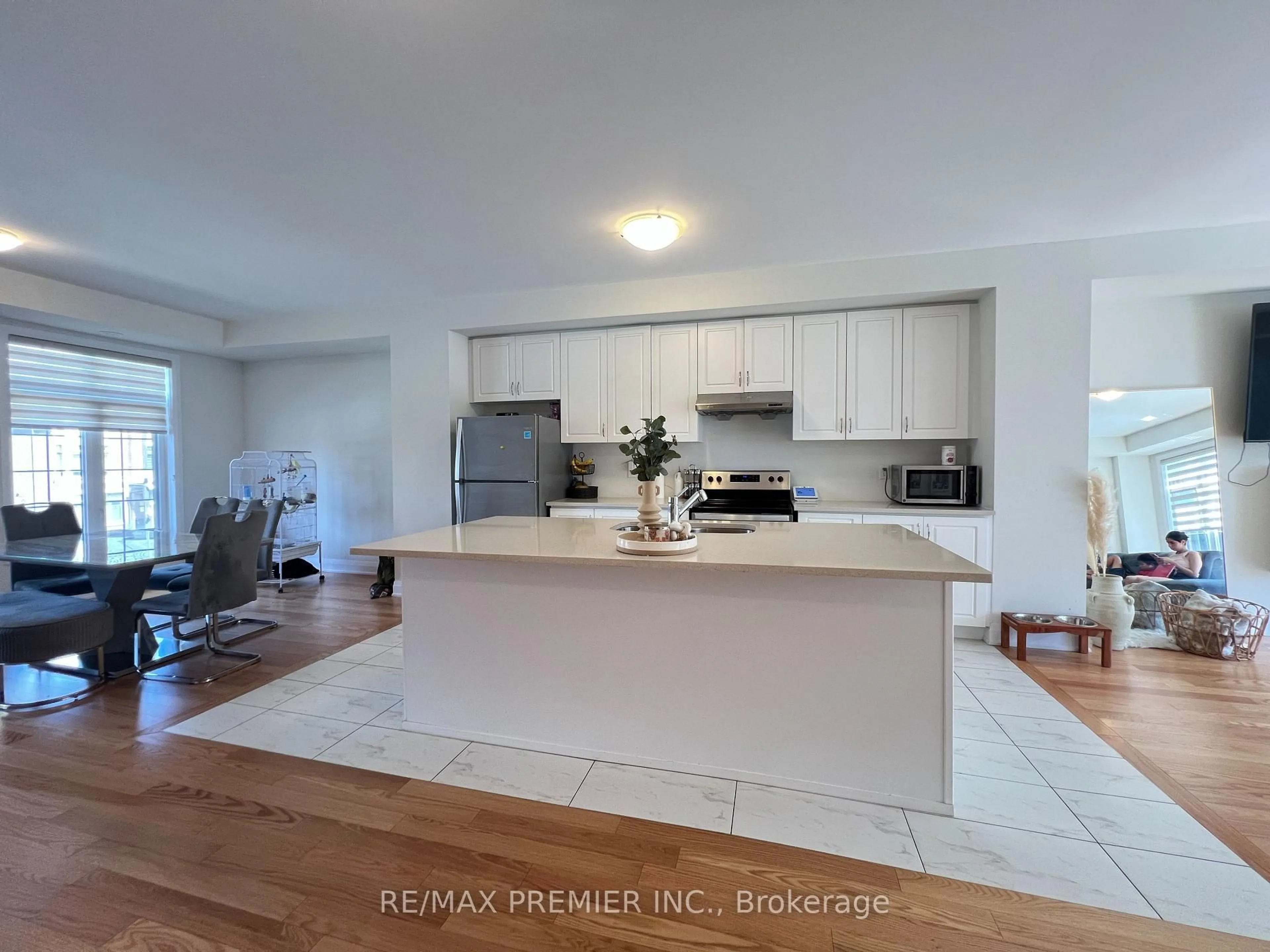 Open concept kitchen, ceramic/tile floor for 28 Petch Ave, Caledon Ontario L7C 0Y9