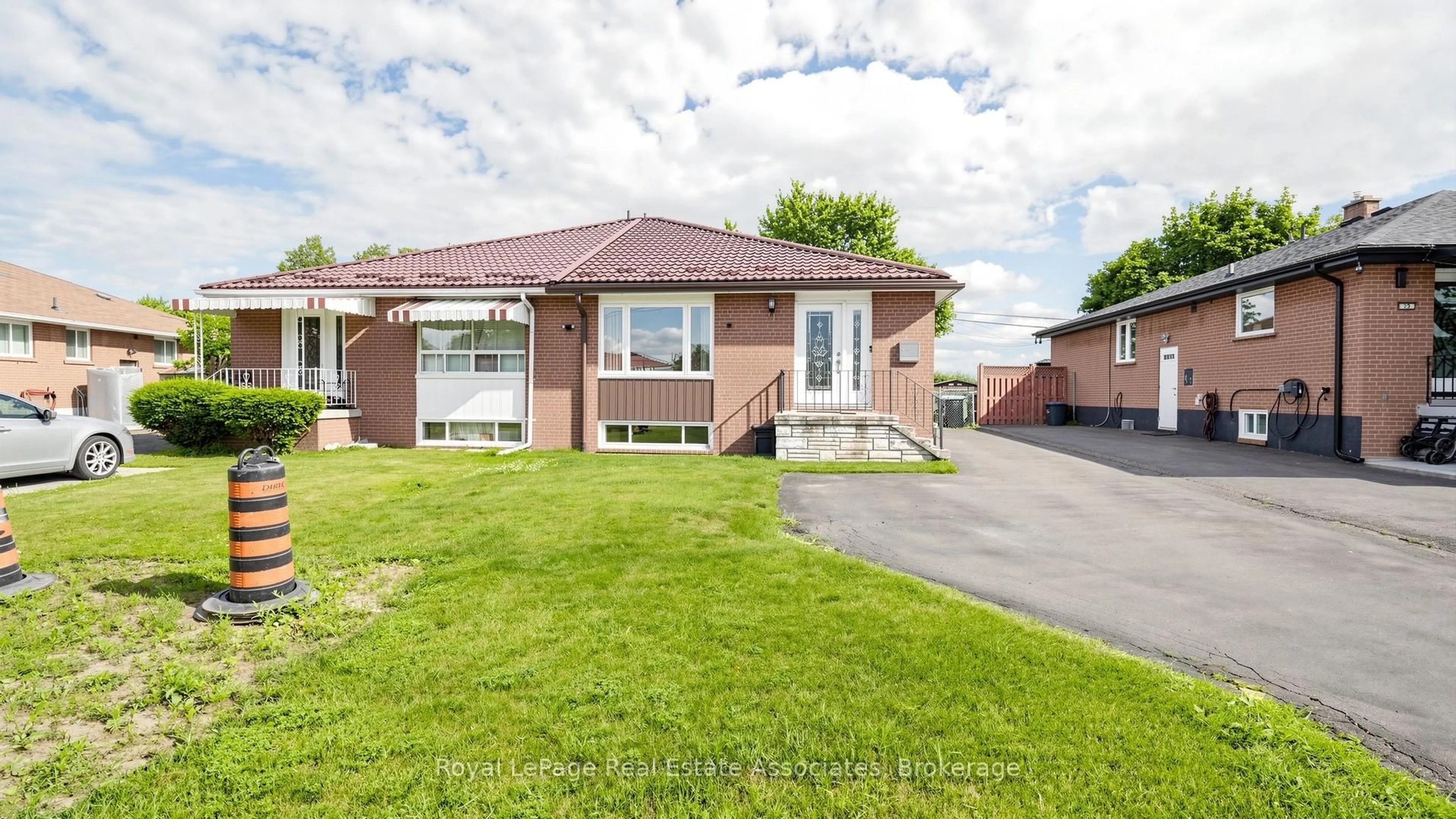 Home with brick exterior material, street for 71 Addington Cres, Brampton Ontario L6T 2R4