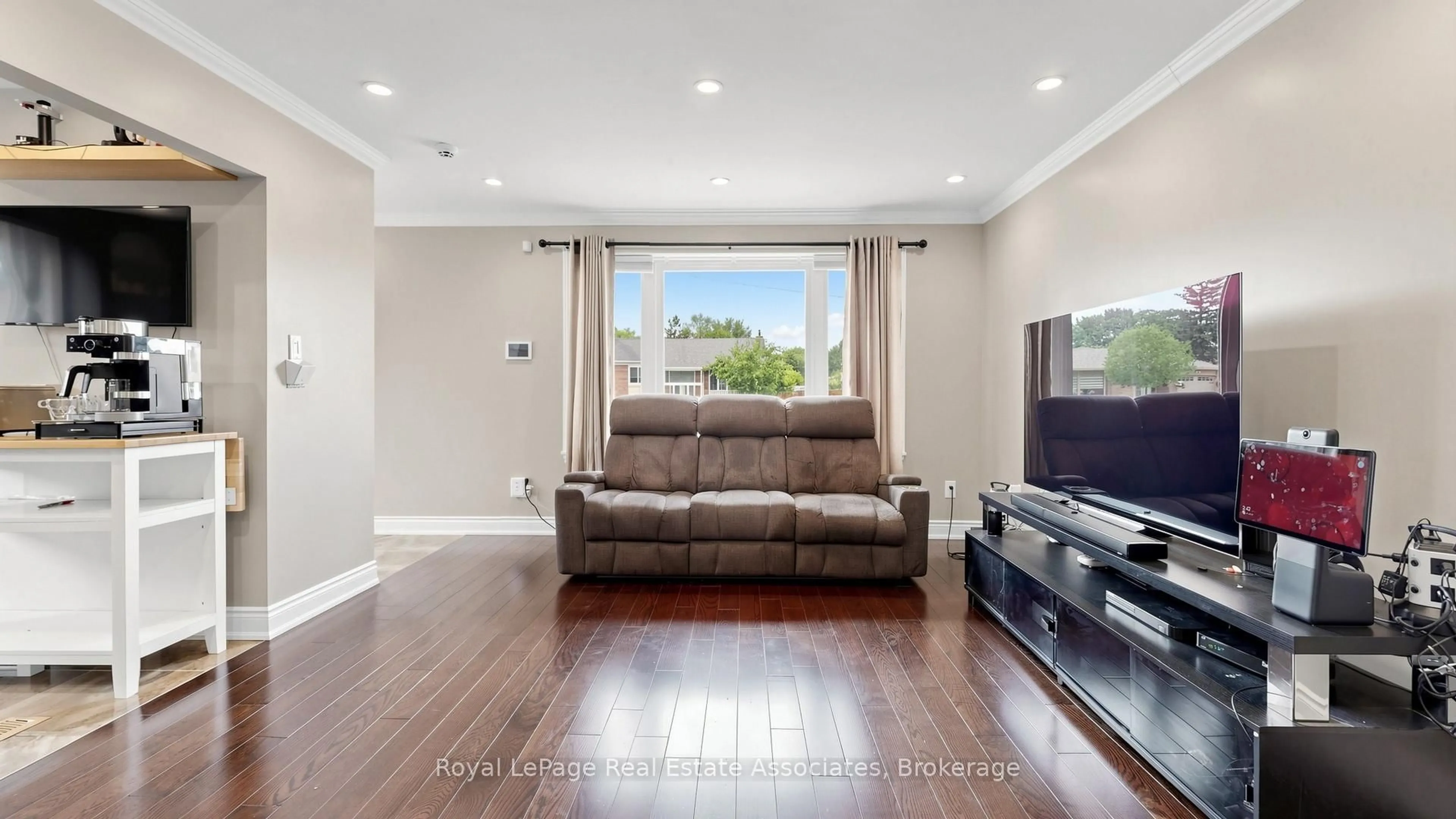 Living room with furniture, unknown for 71 Addington Cres, Brampton Ontario L6T 2R4