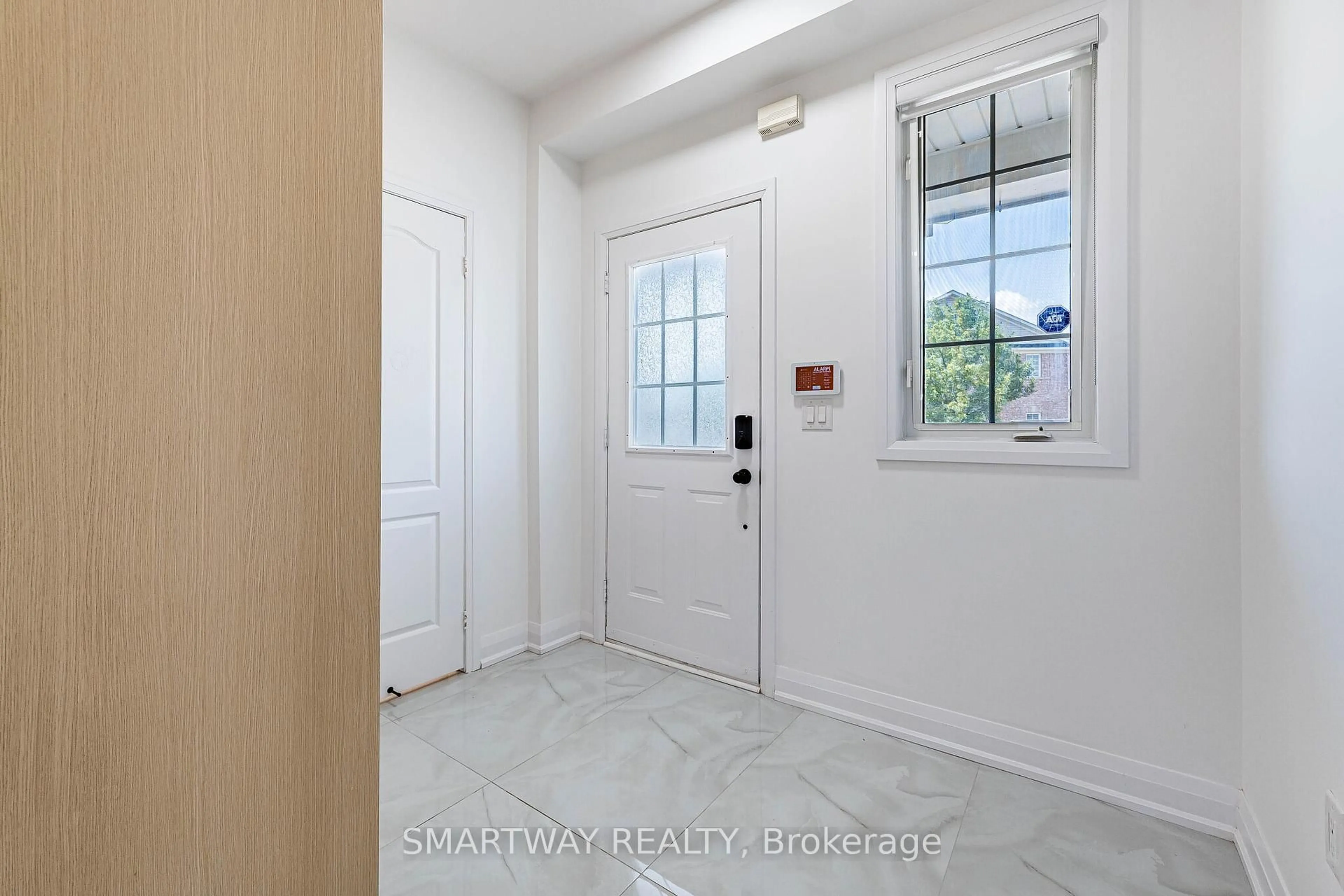 Indoor entryway for 38 Lockburn Cres, Brampton Ontario L7A 3W7