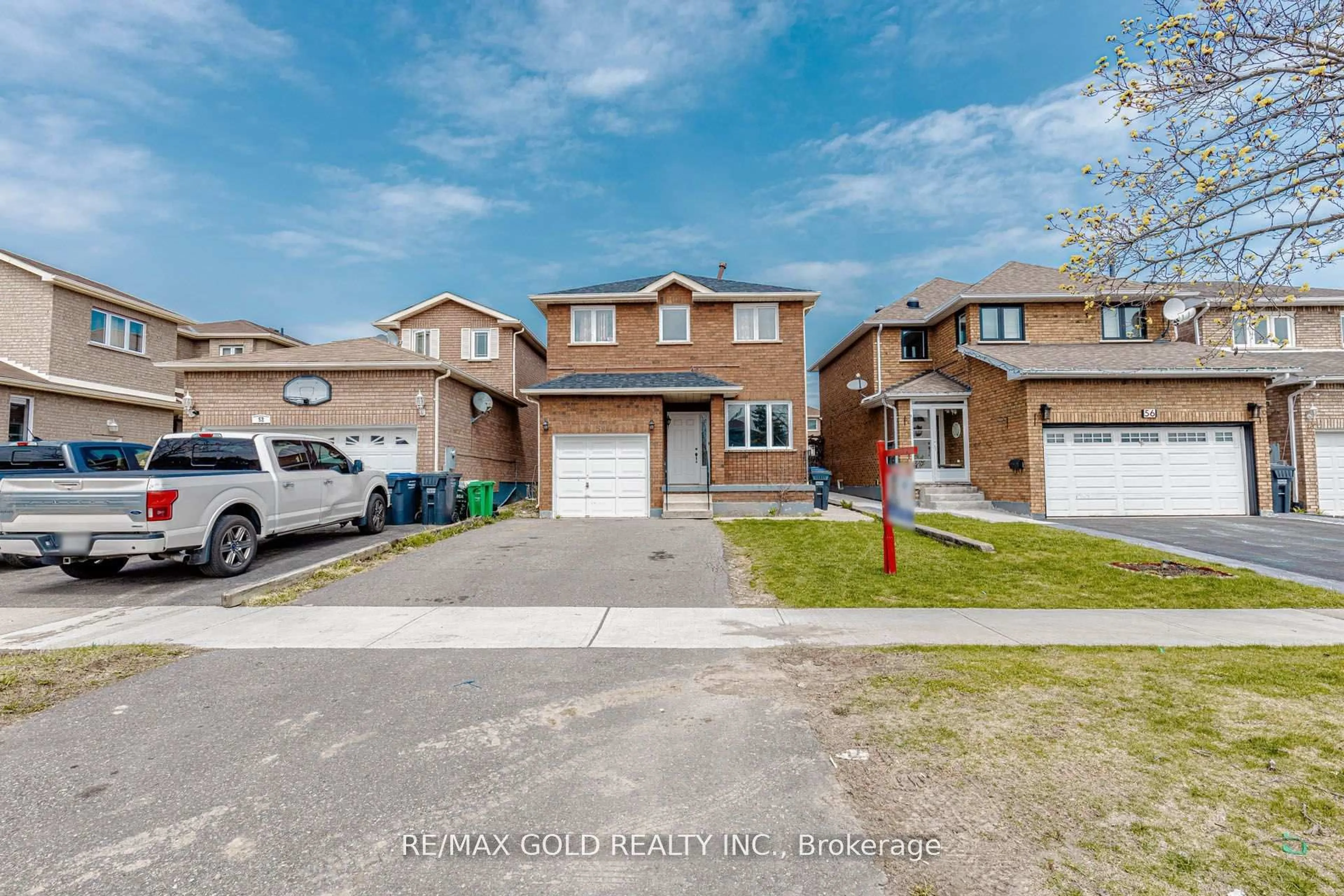 A pic from outside/outdoor area/front of a property/back of a property/a pic from drone, street for 54 Creditstone Rd, Brampton Ontario L6Y 4G1