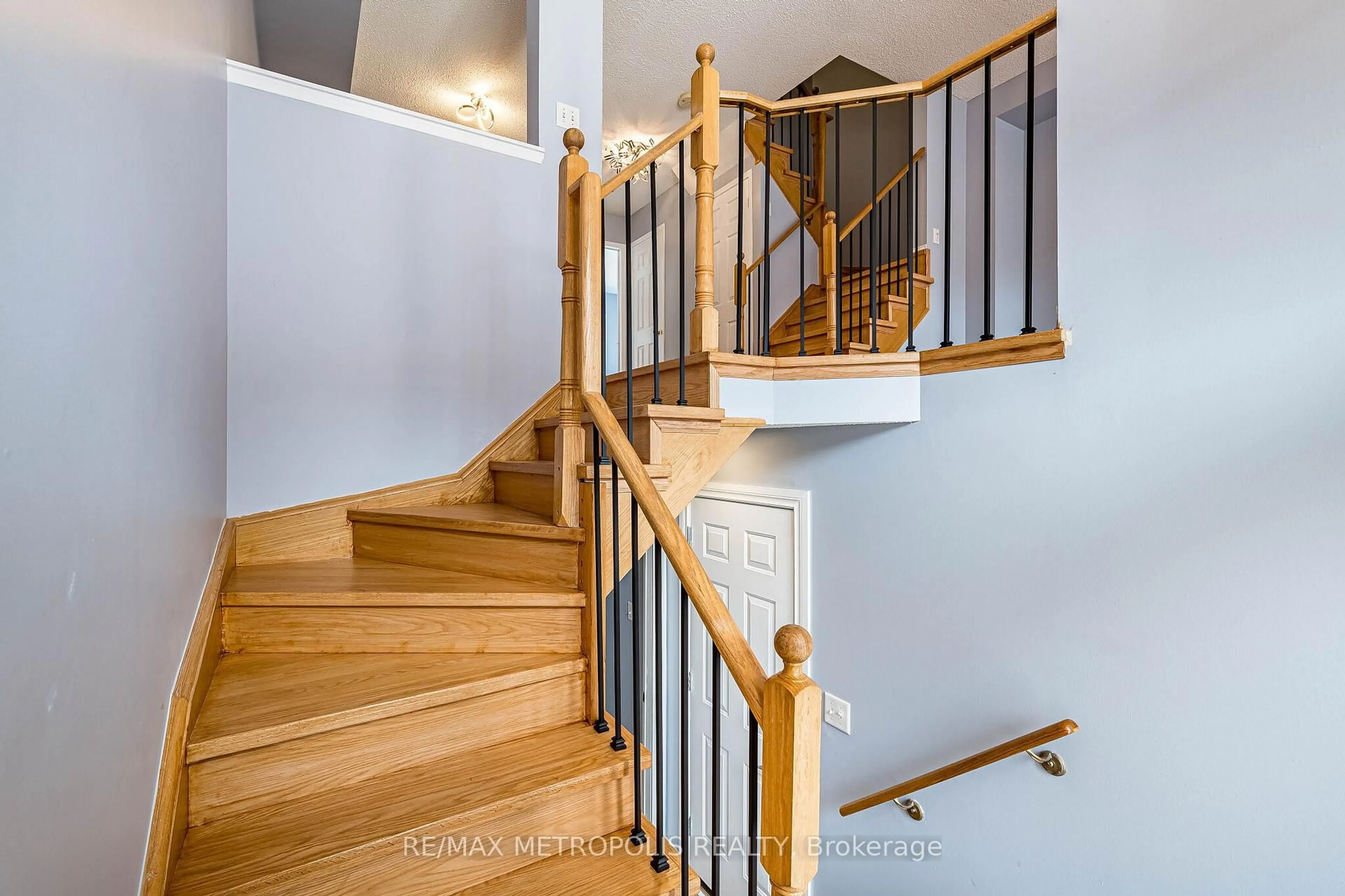 Stairs for 26 Beeston Rd, Brampton Ontario L6Y 5S6