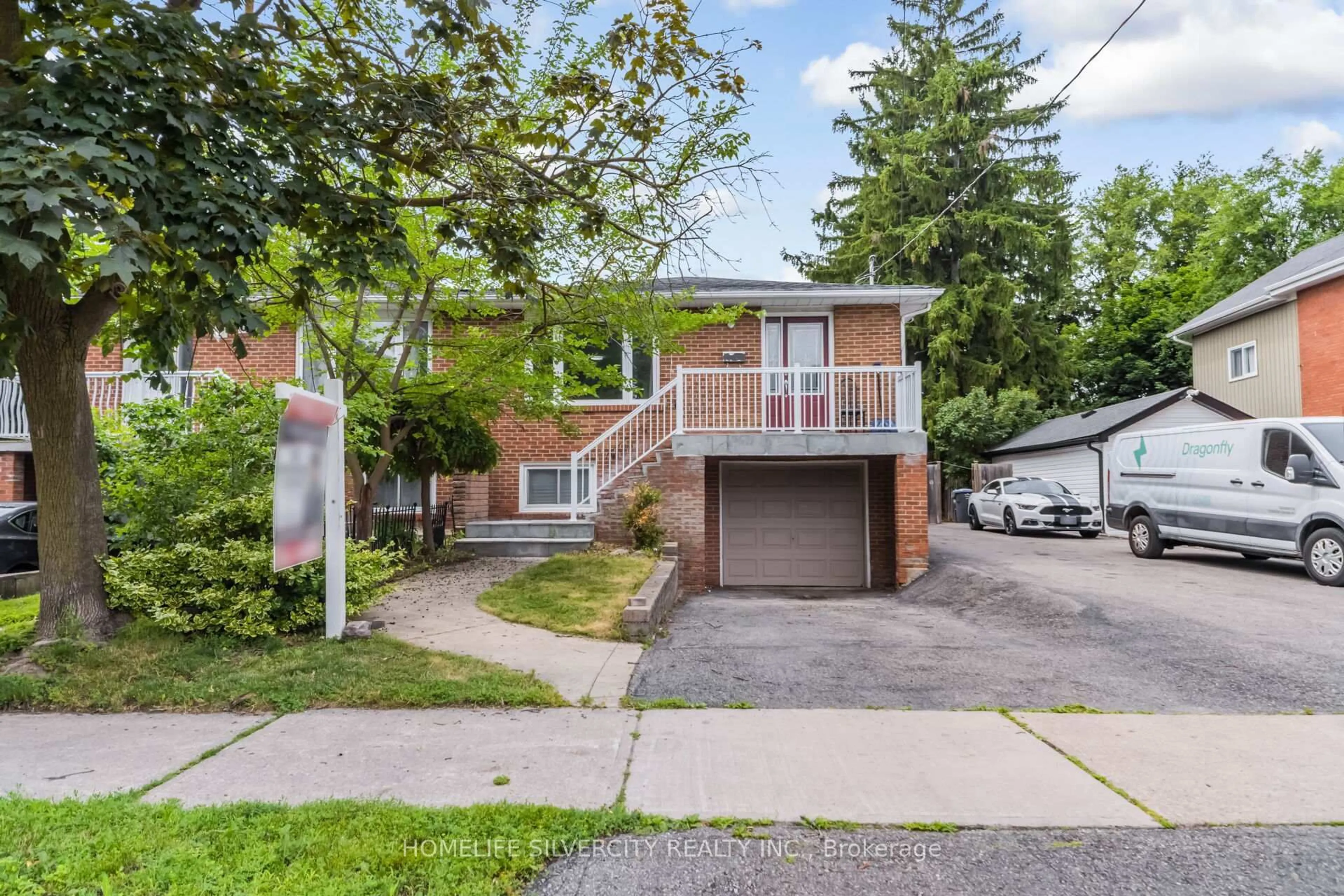 Unknown for 62 Rosedale Ave, Brampton Ontario L6X 1K1