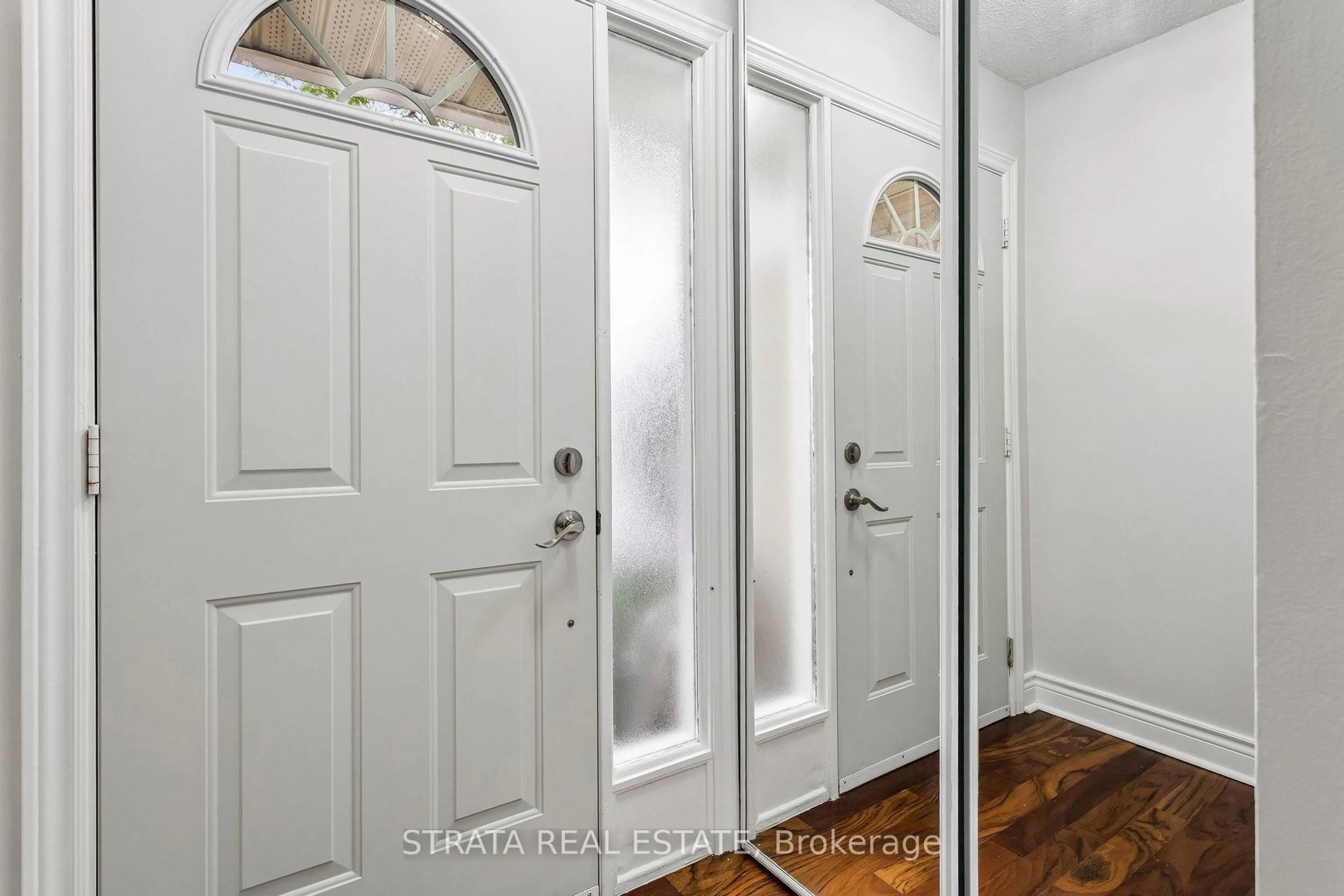 Indoor entryway for 3460 South Millway #33, Mississauga Ontario L5L 3L9