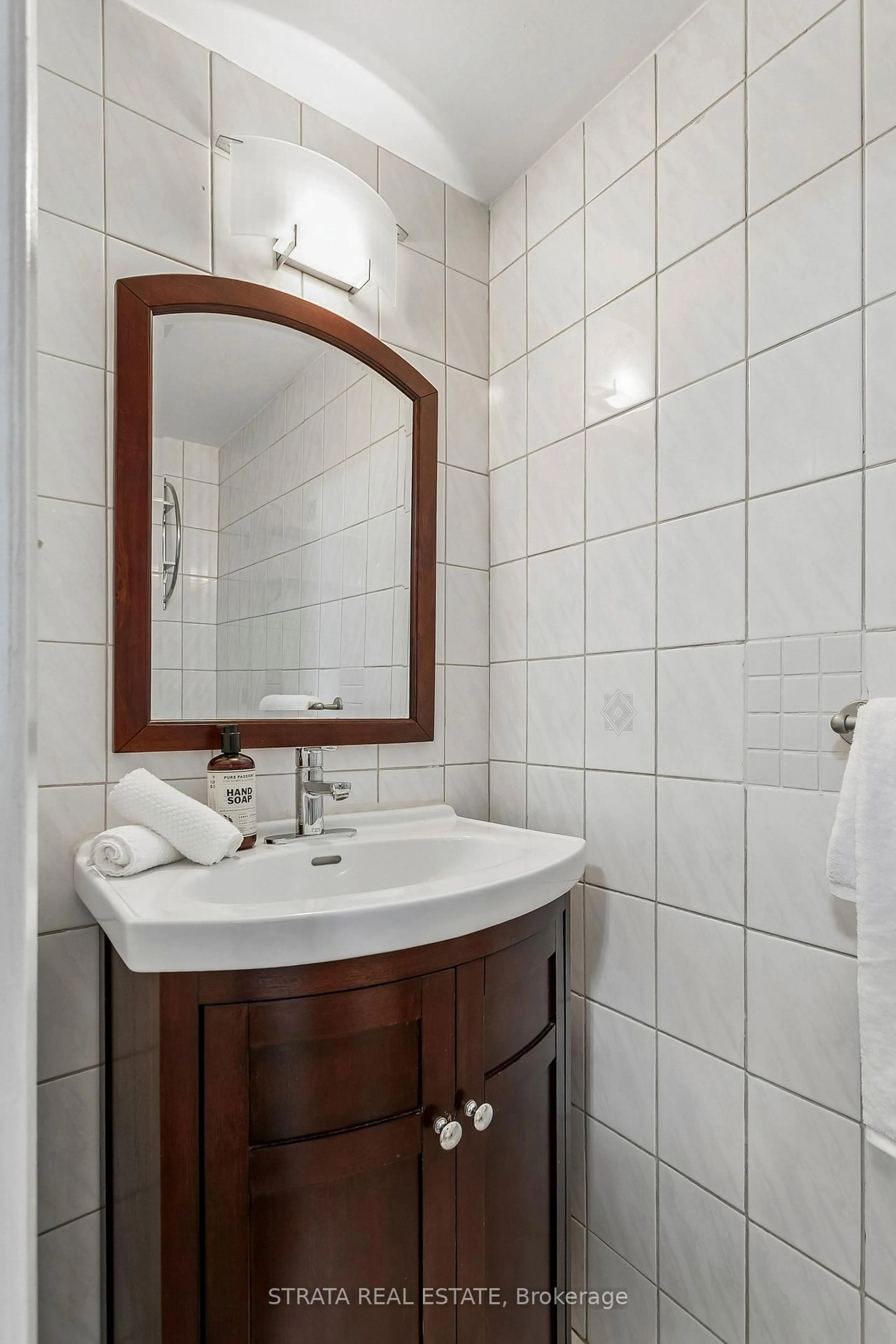 Standard bathroom, ceramic/tile floor for 3460 South Millway #33, Mississauga Ontario L5L 3L9