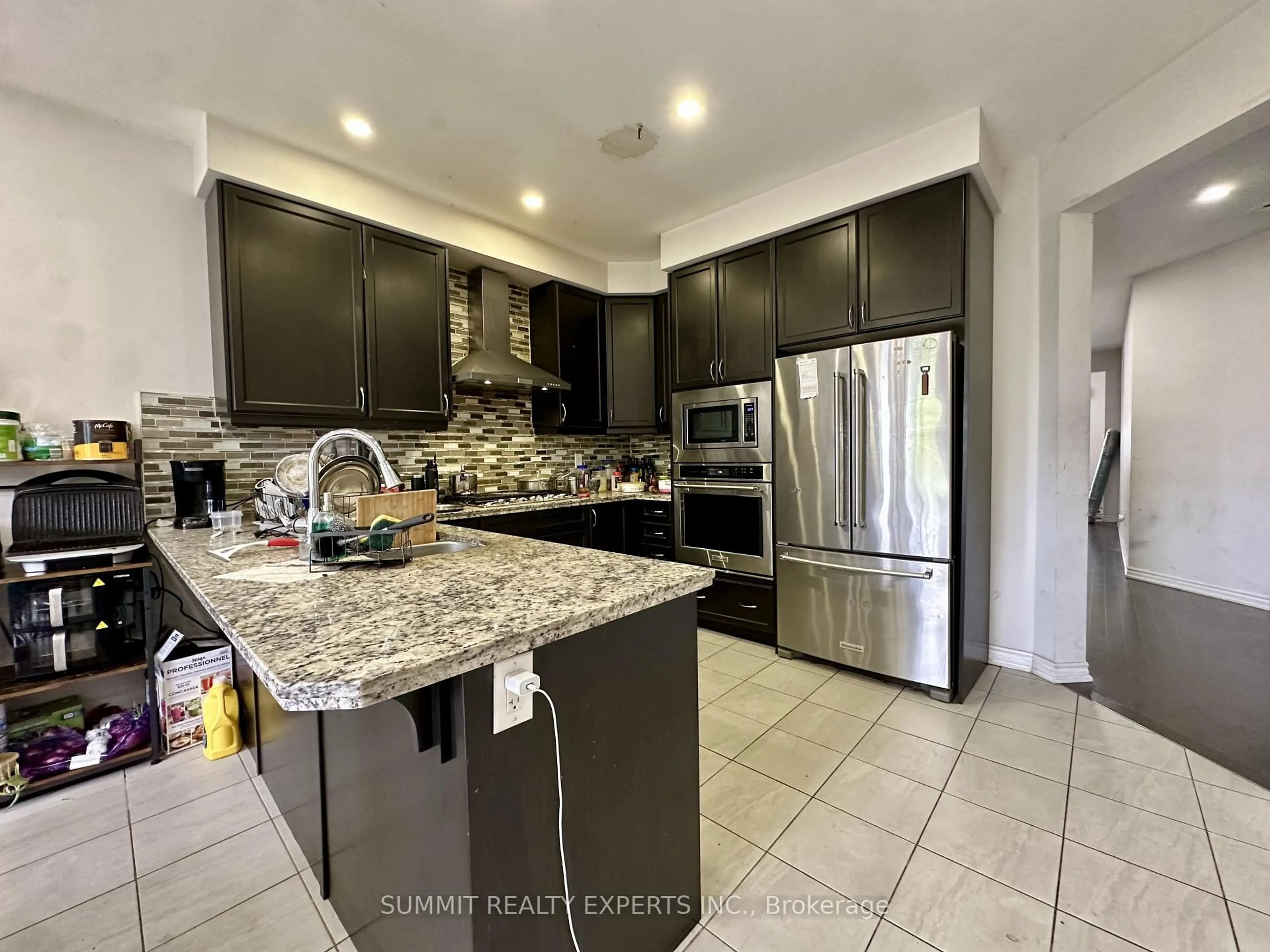 Open concept kitchen, ceramic/tile floor for 7 Hawtrey Rd, Brampton Ontario L7A 0G7