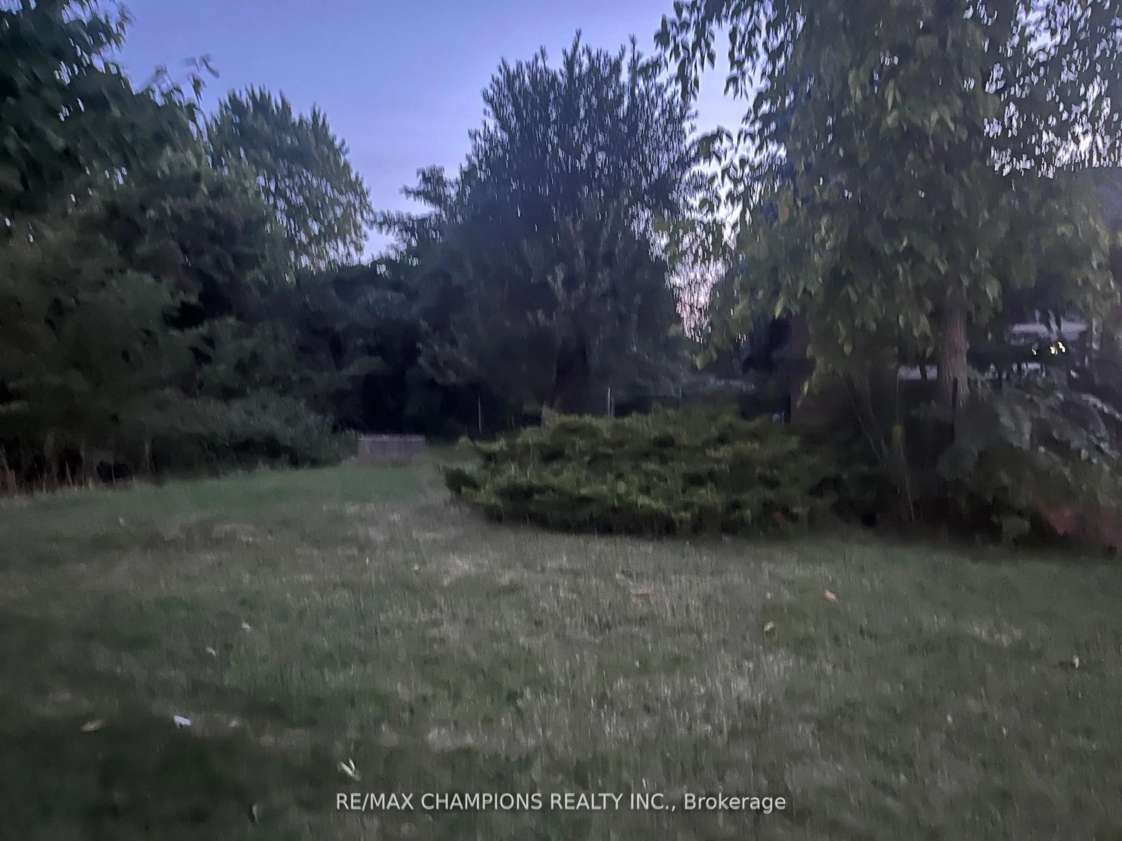 Blurry image for 12104 Hurontario St, Brampton Ontario L7A 1E6