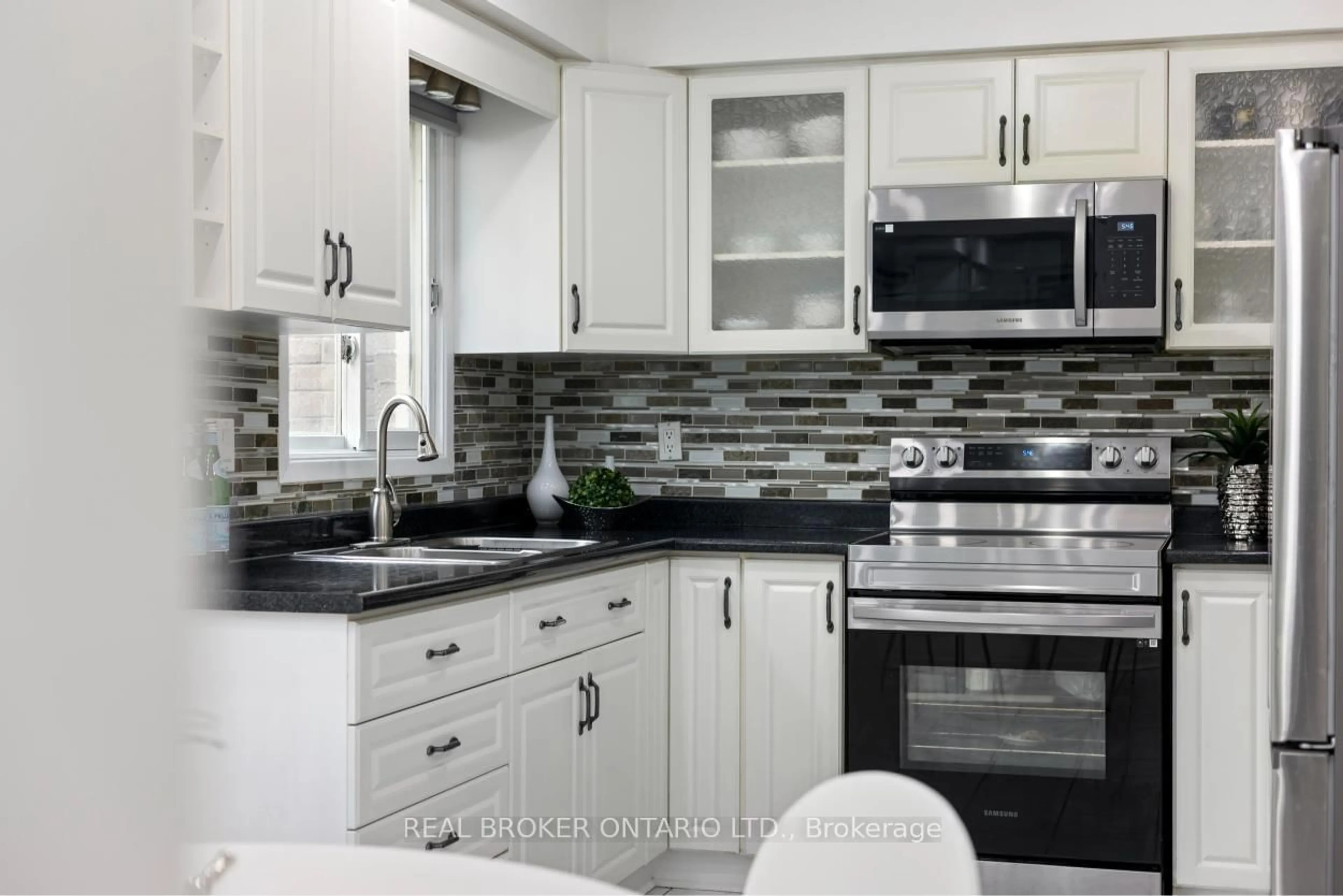 Contemporary kitchen, ceramic/tile floor for 1804 Princelea Pl, Mississauga Ontario L5M 3R8