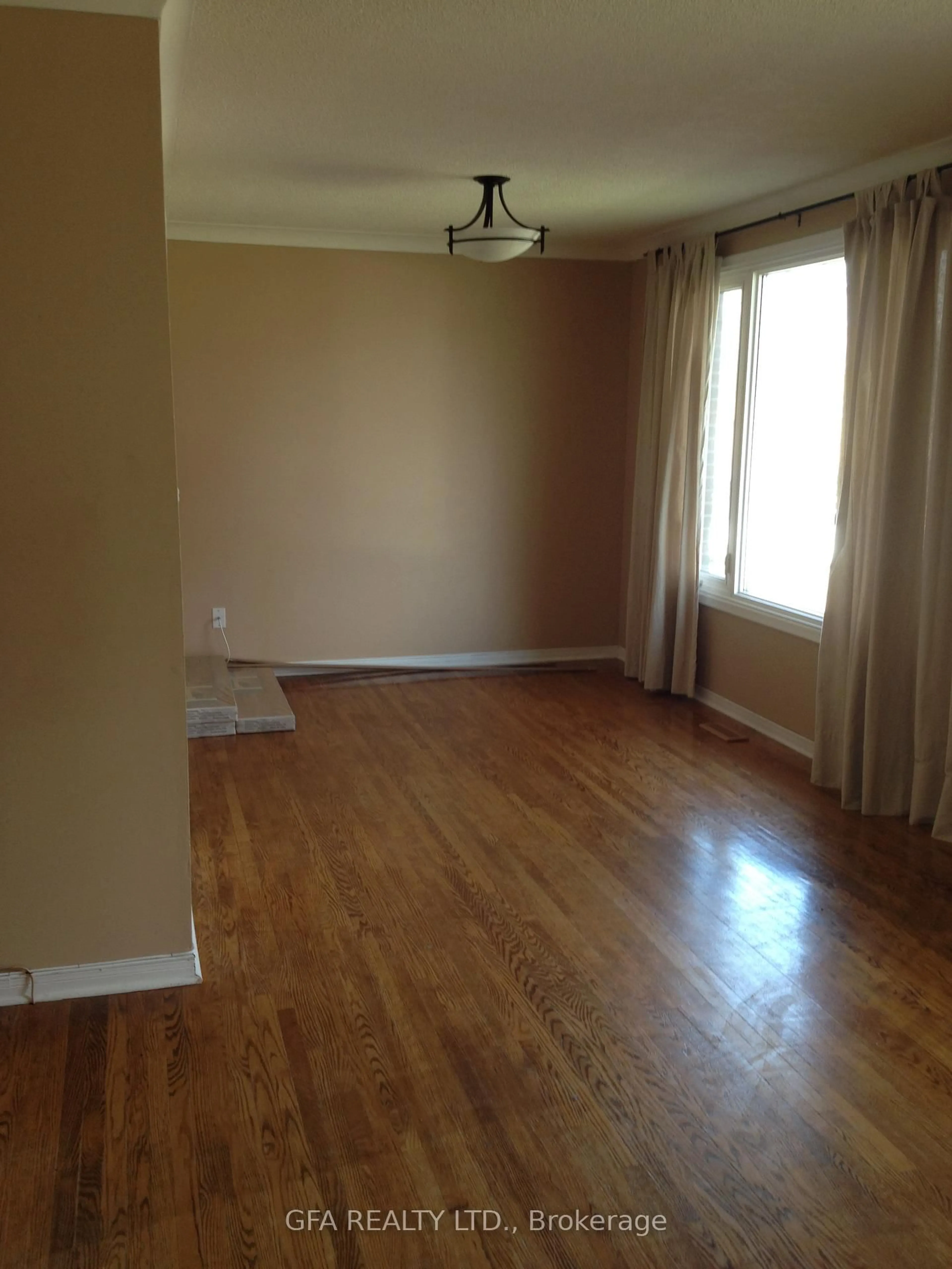 A pic of a room for 30 Reigate Ave, Brampton Ontario L6V 2E3