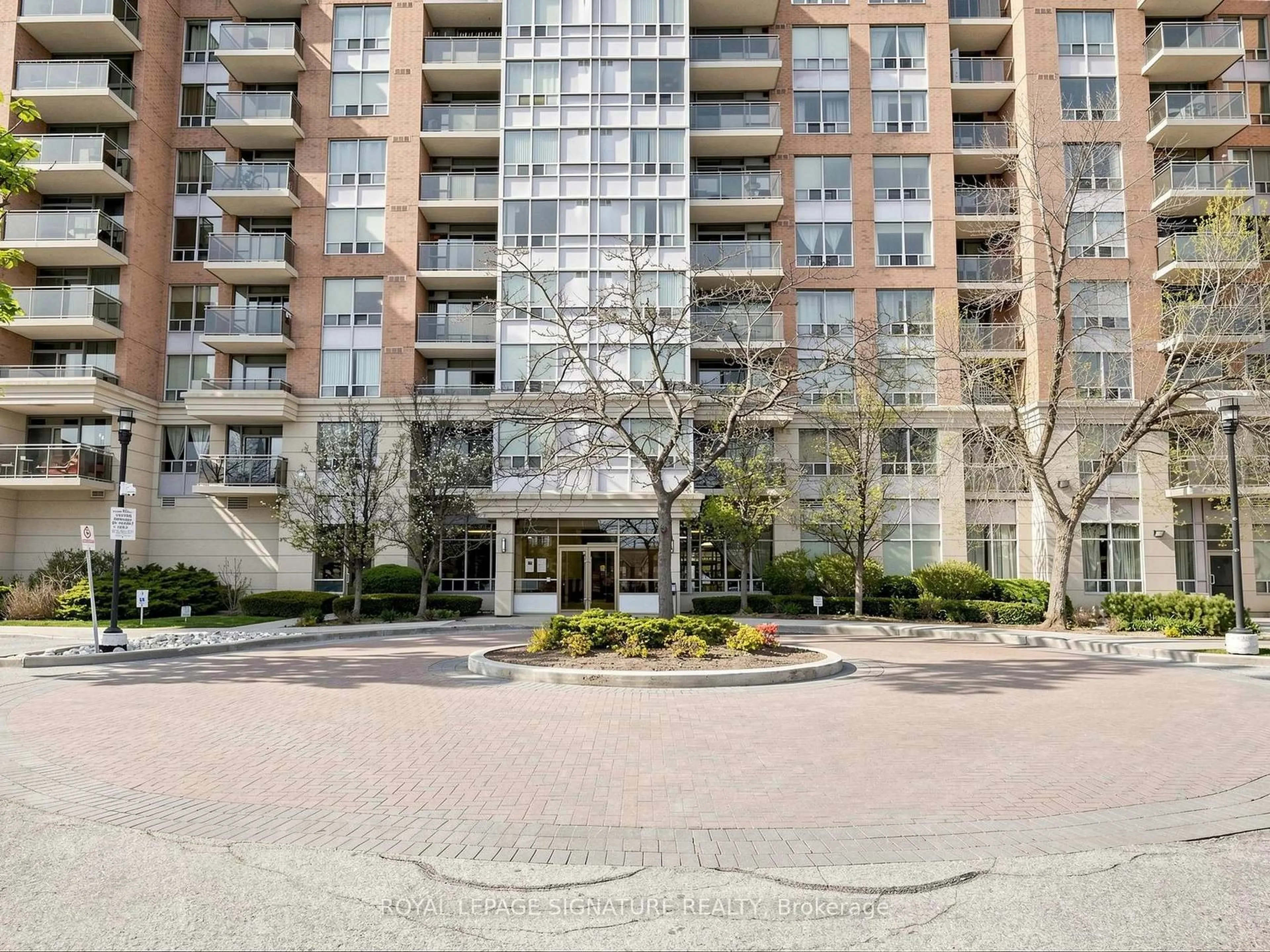 Patio, street for 55 Strathaven Dr #708, Mississauga Ontario L5R 4G9