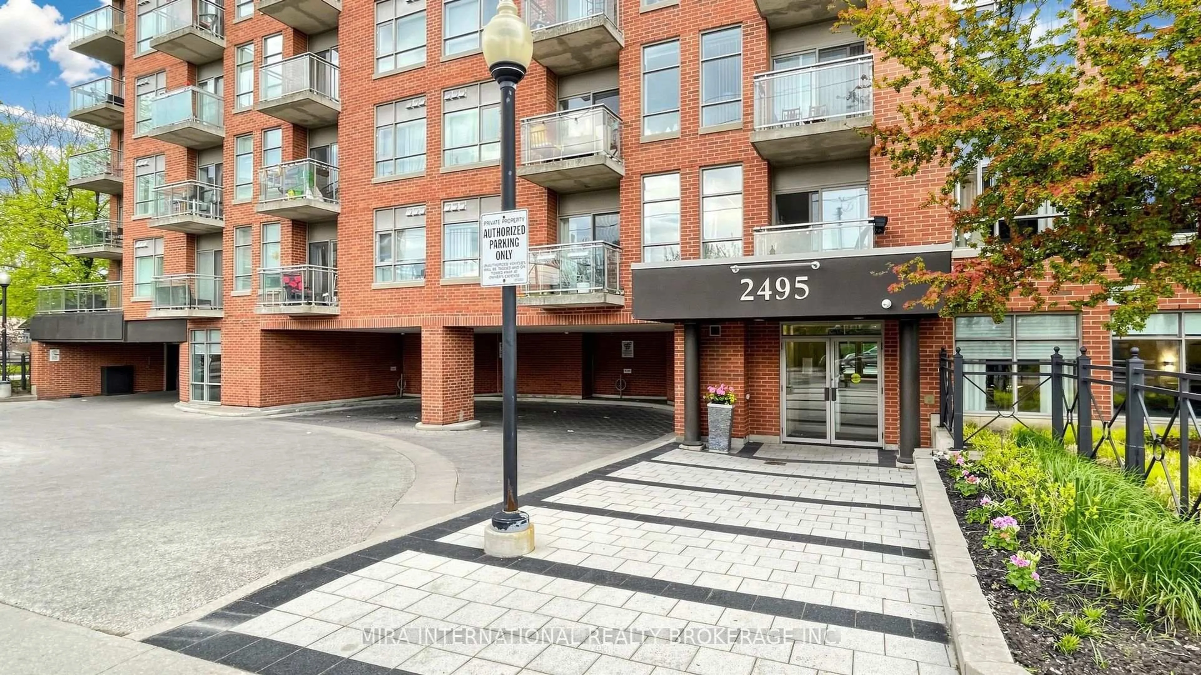 Unknown for 2495 Dundas St #614, Toronto Ontario M6P 1X4