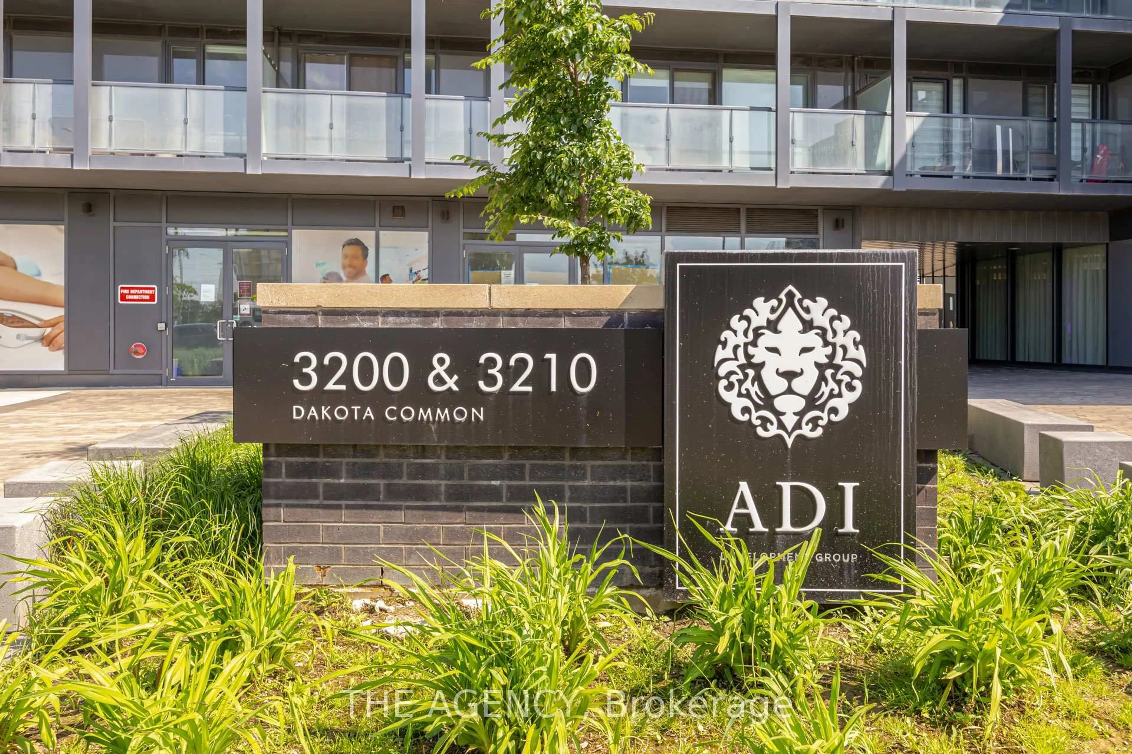 Indoor foyer for 3200 Dakota Common #B605, Burlington Ontario L7M 2A7