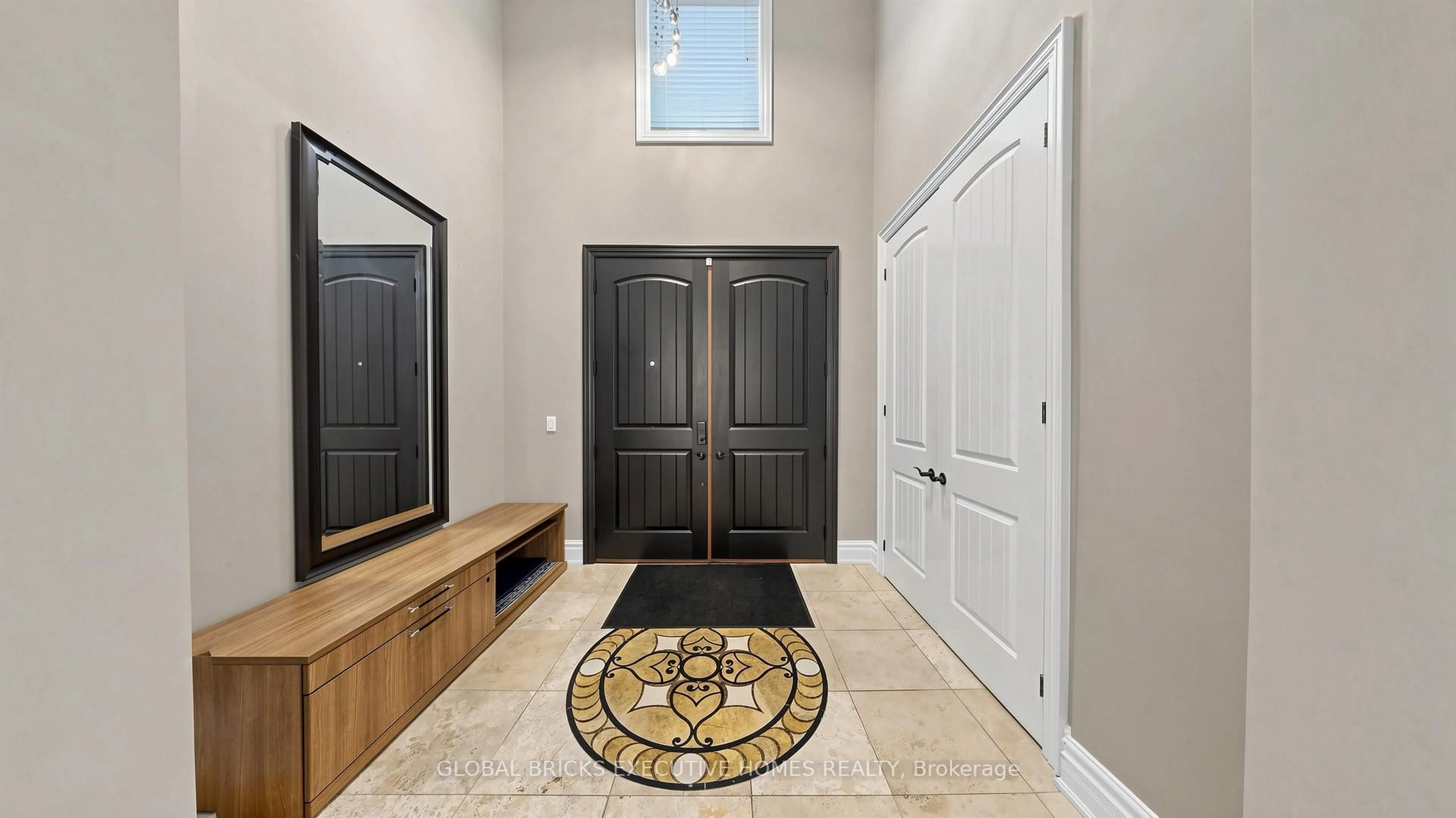 Indoor entryway for 33 Ann St, Halton Hills Ontario L7G 2V3