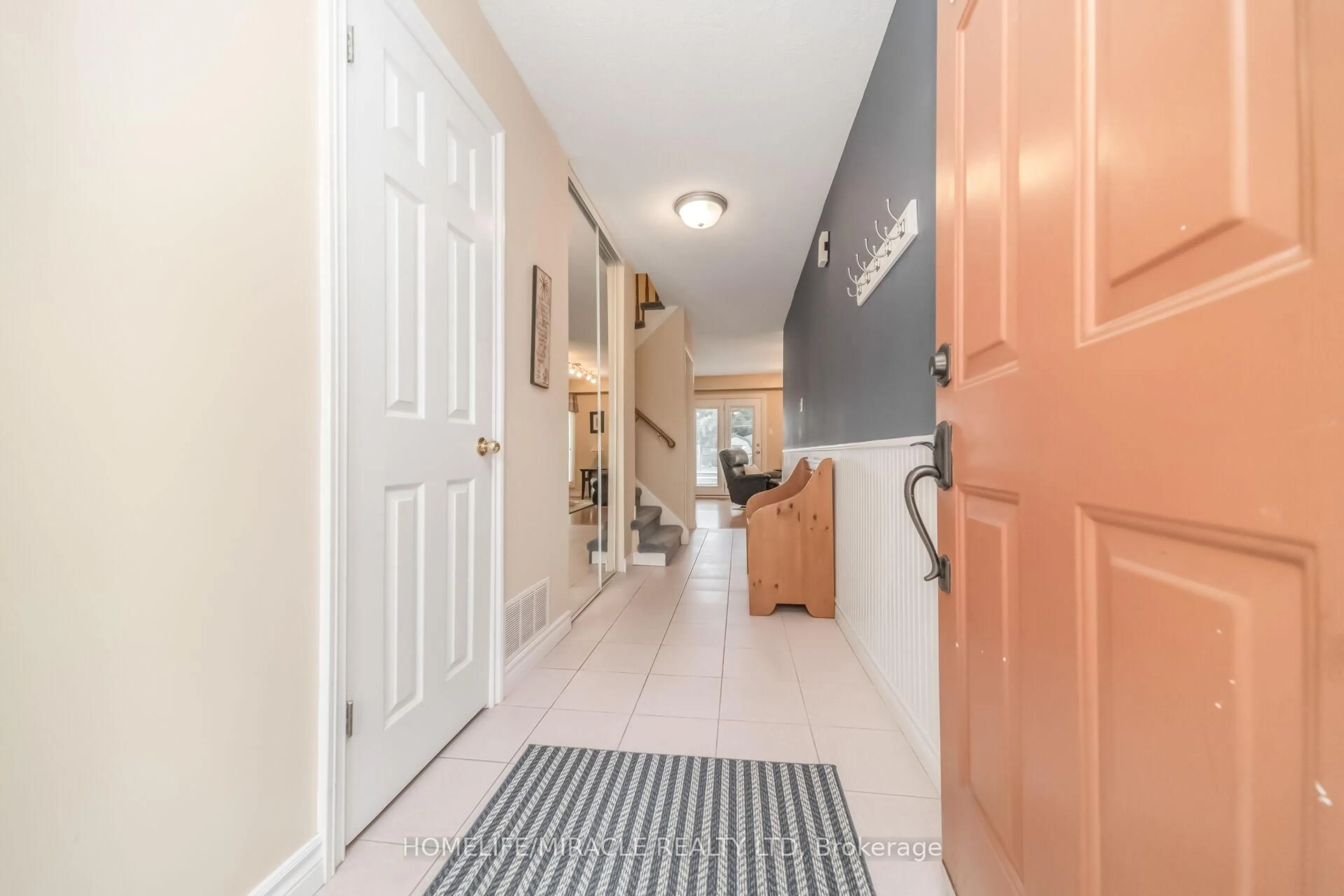 Indoor entryway for 37 Blackthorn Lane, Brampton Ontario L6V 3K7