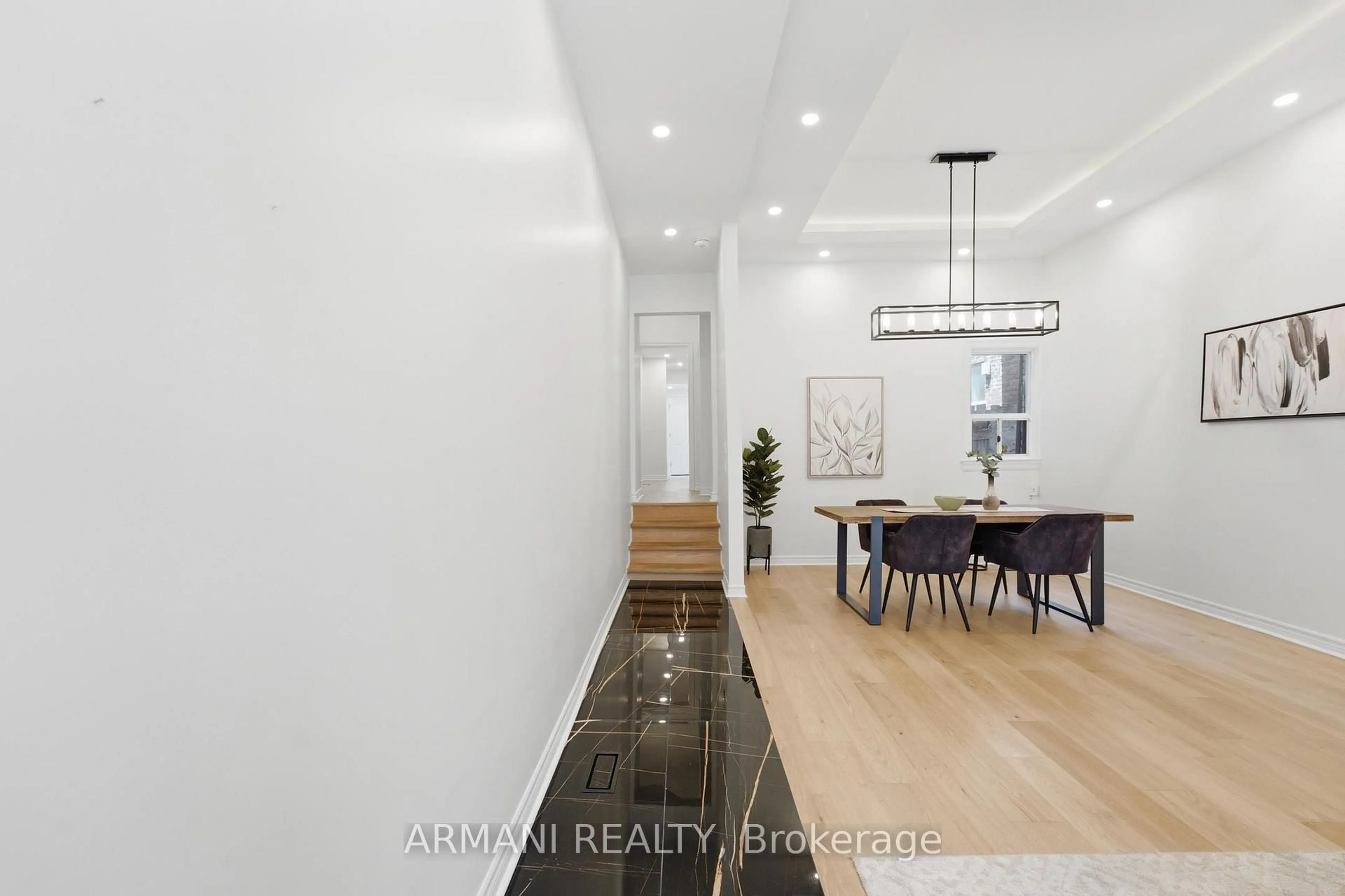 Indoor entryway for 918 Ossington Ave, Toronto Ontario M6G 3V1