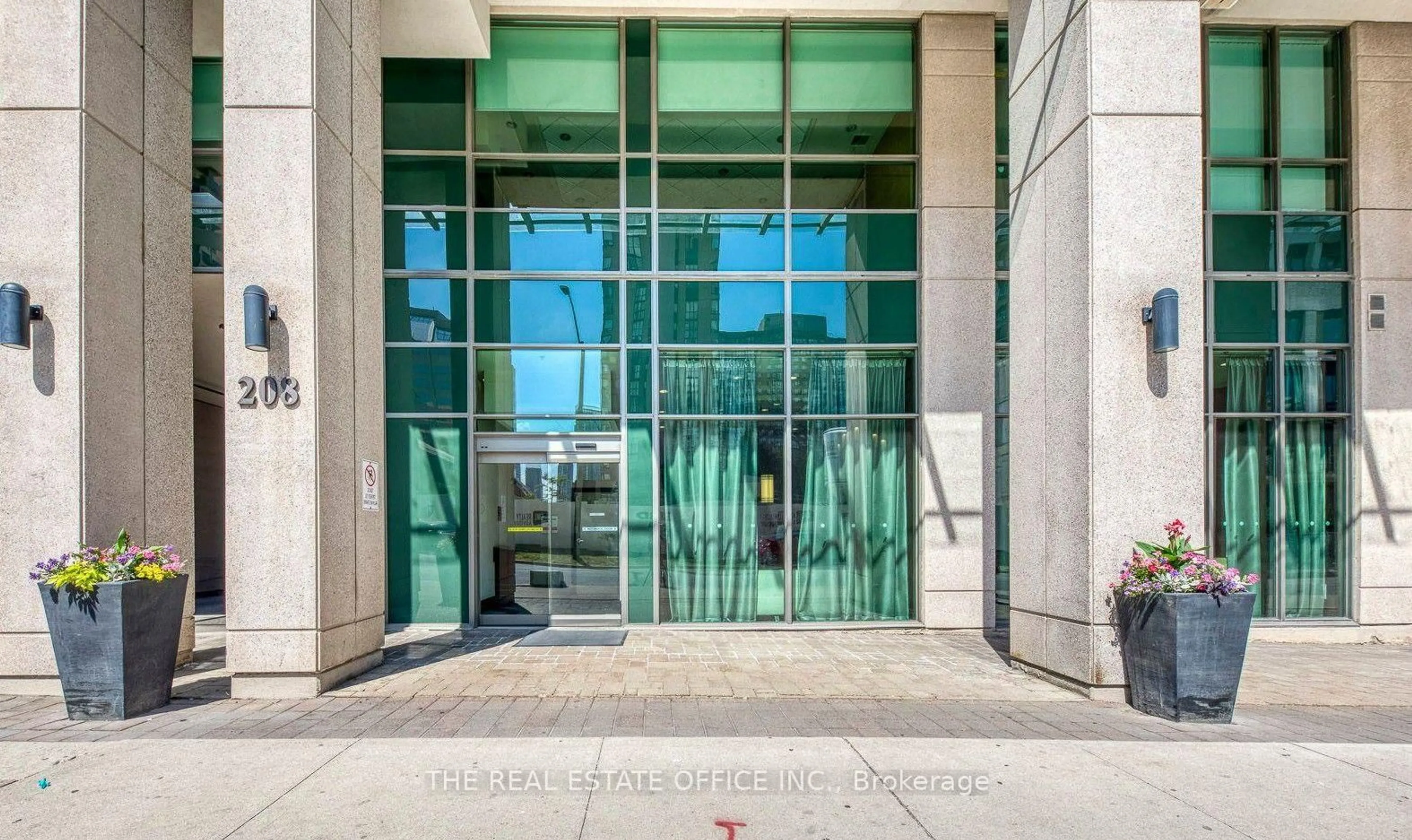 Indoor foyer for 208 Enfield Pl #1502, Mississauga Ontario L5B 0B8