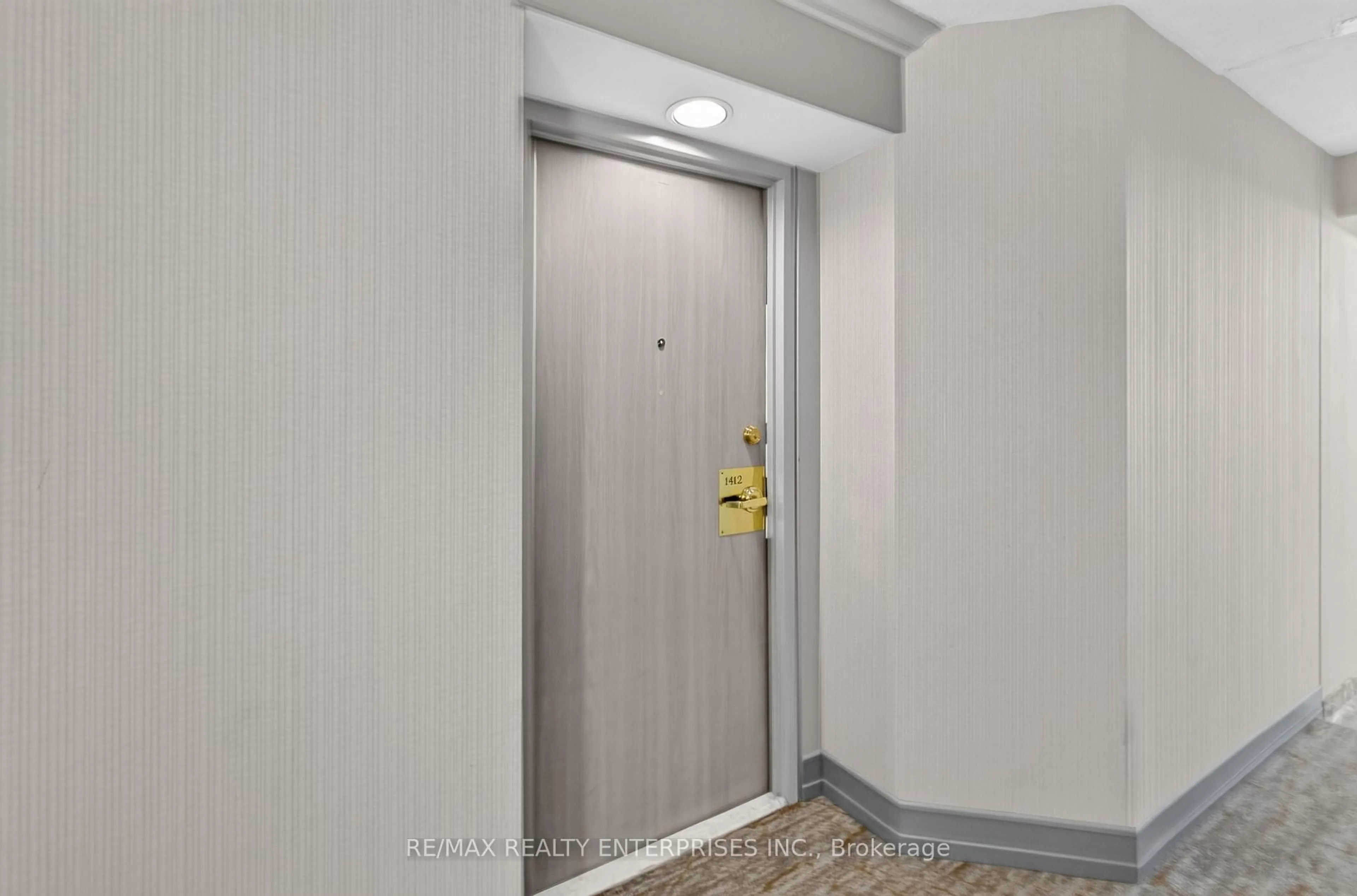 Indoor foyer for 2177 Burnhamthorpe Rd #1412, Mississauga Ontario L5L 5P9