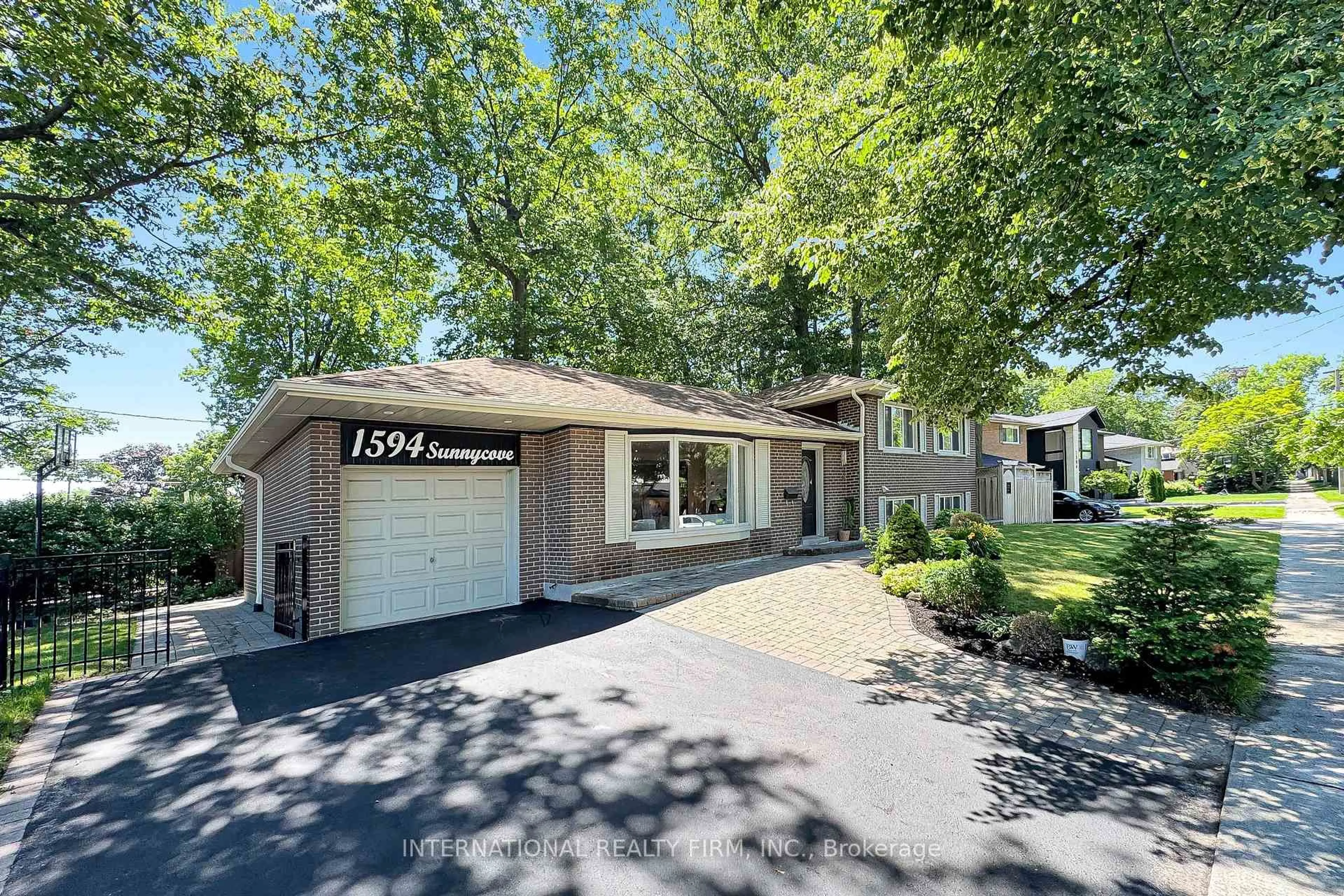 Unknown for 1594 Sunnycove Dr, Mississauga Ontario L4X 1B5