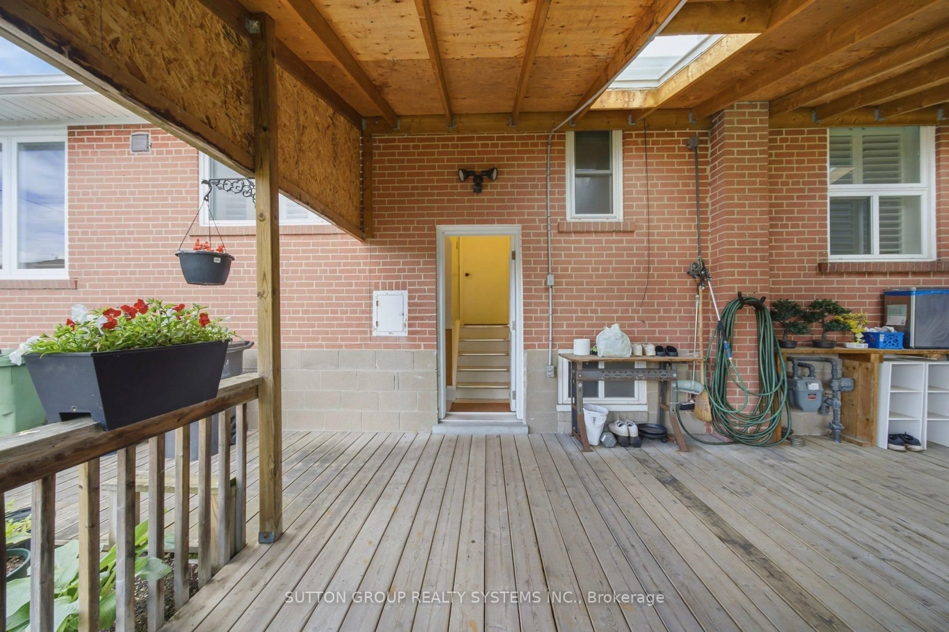 Patio, street for 2870 Weston Rd, Toronto Ontario M9M 2S3