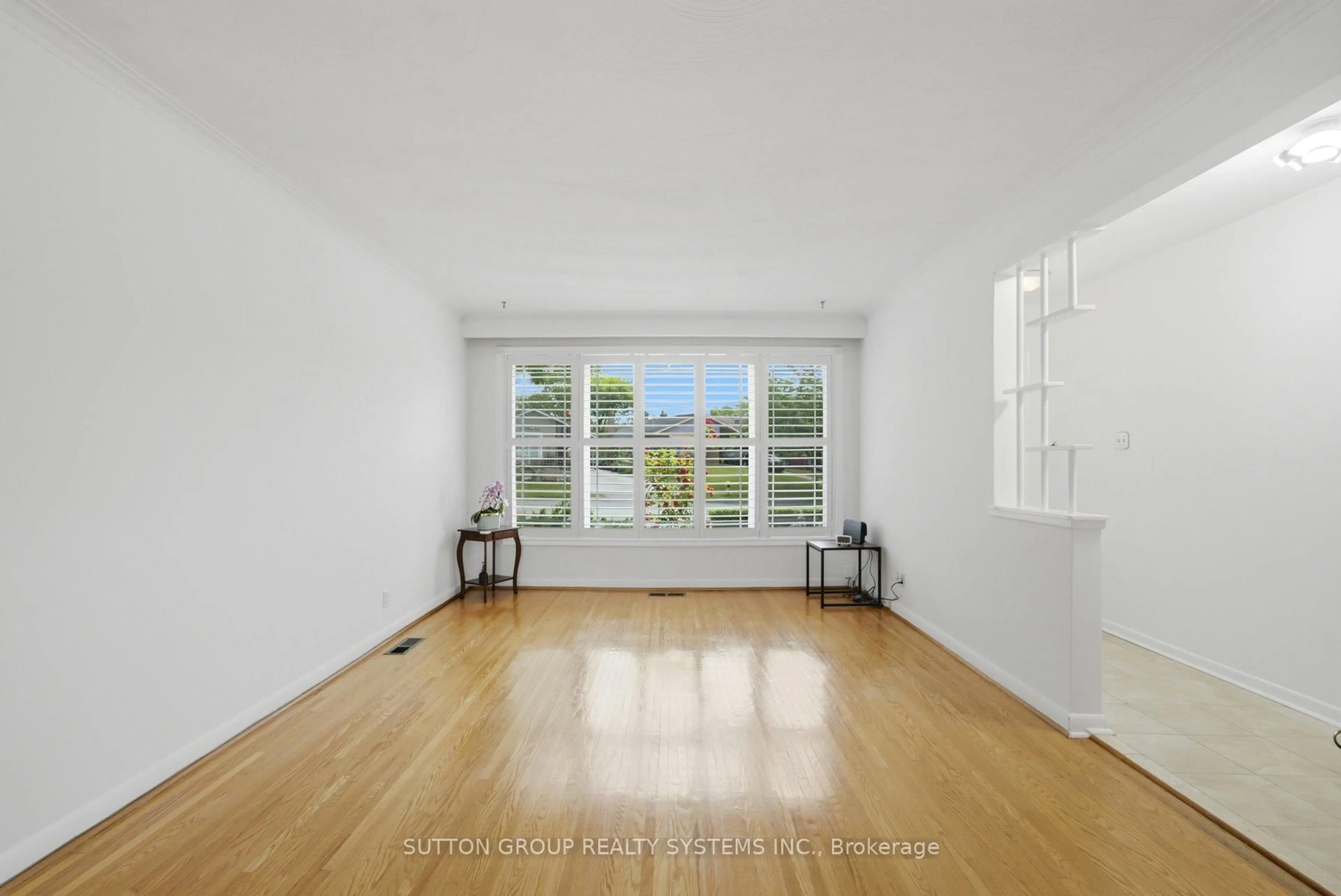 A pic of a room for 2870 Weston Rd, Toronto Ontario M9M 2S3