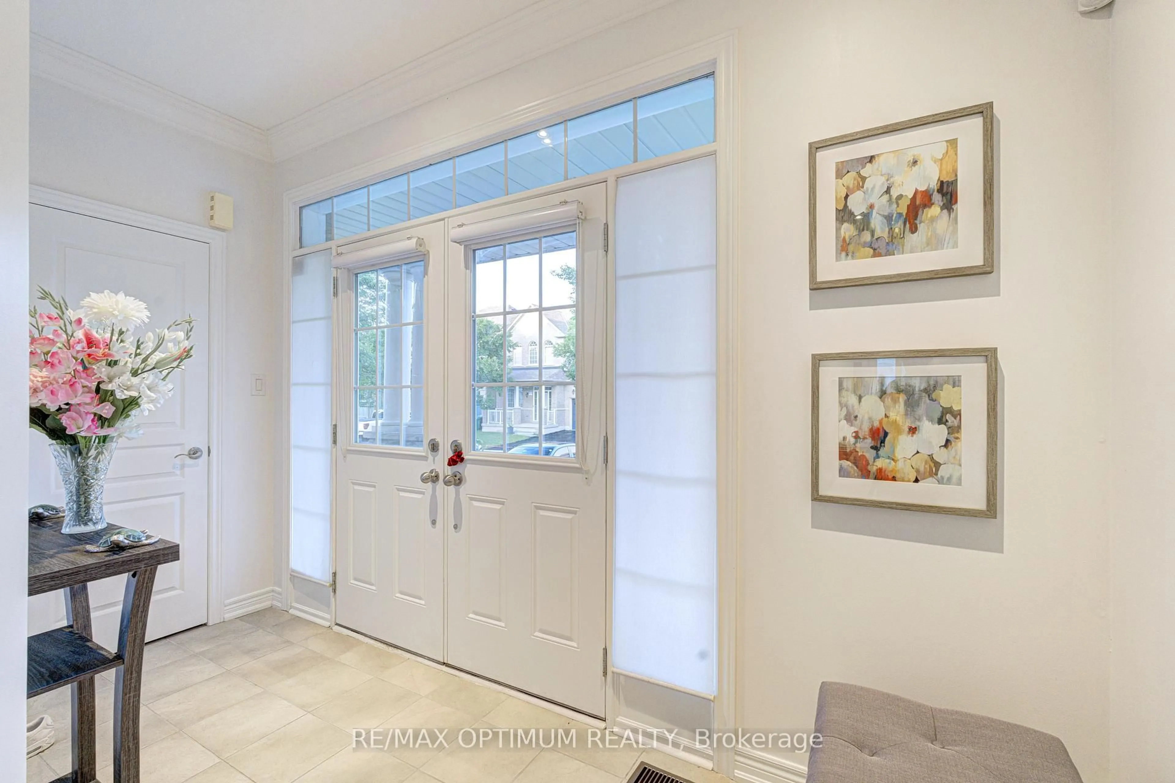 Indoor entryway for 46 Sliprock Cres, Brampton Ontario L6Y 0W8