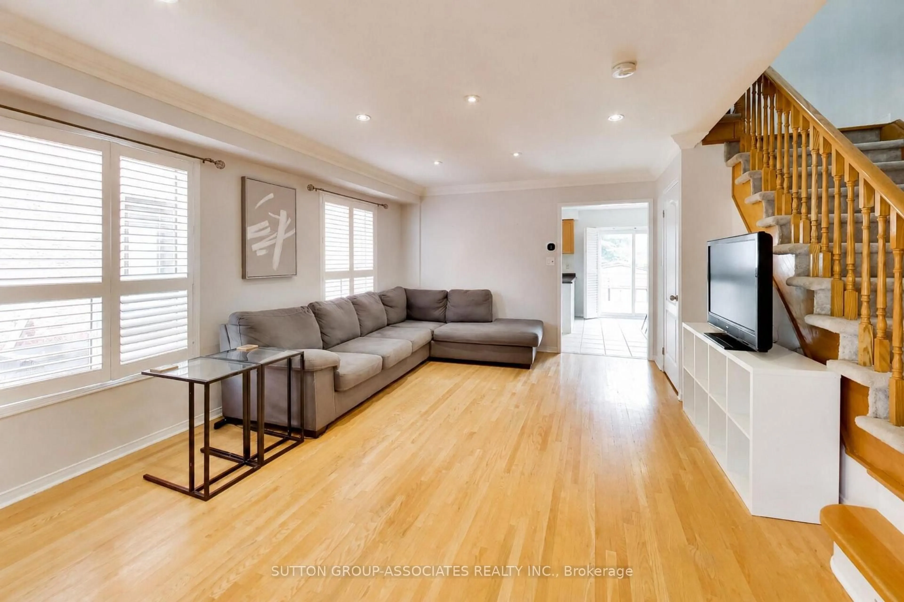 Living room with furniture, wood/laminate floor for 6321 Amber Glen Dr, Mississauga Ontario L5N 7V4