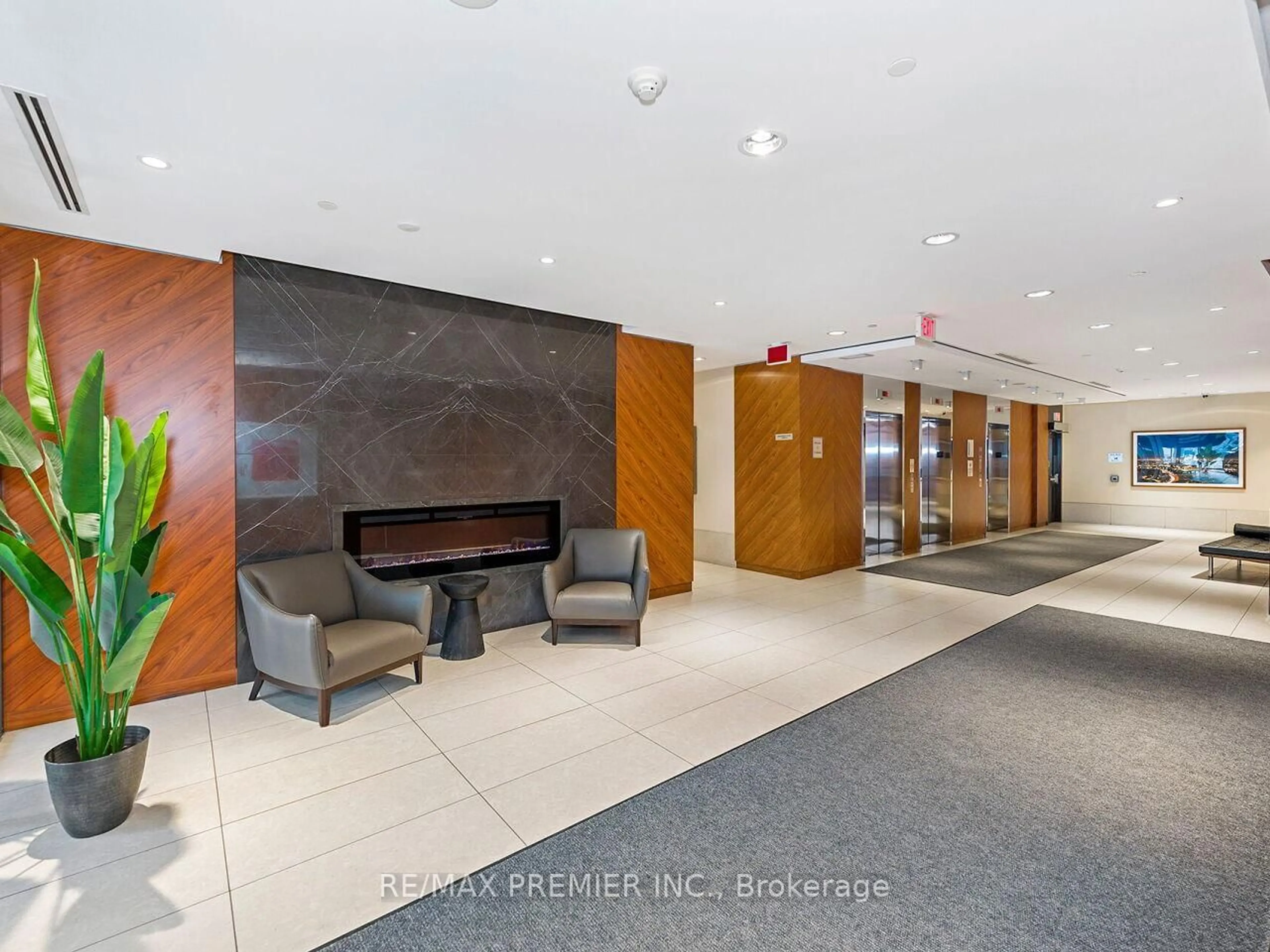 Indoor foyer for 9 Valhalla Inn Rd #609, Toronto Ontario M9B 1S9
