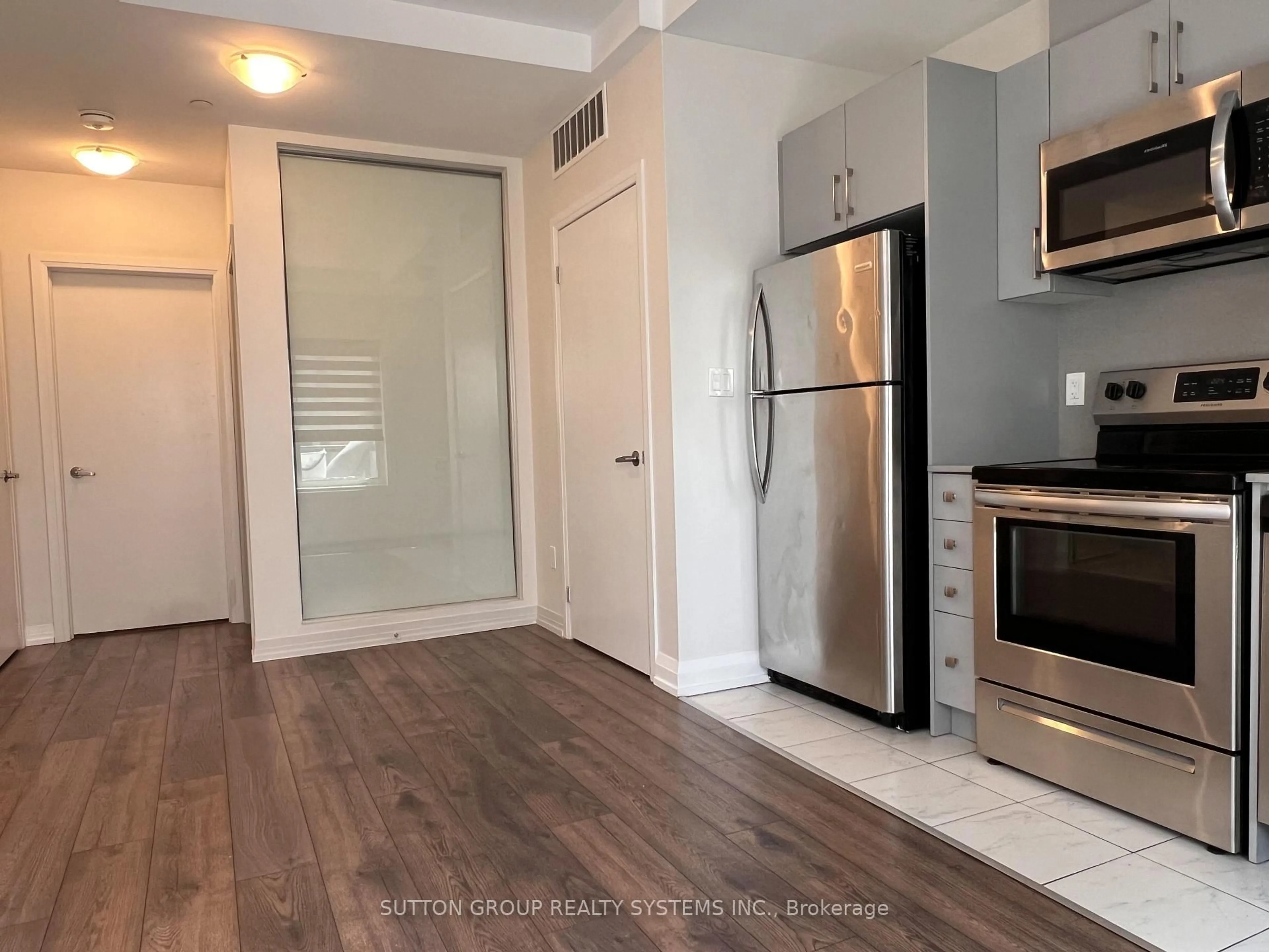 Standard kitchen, unknown for 400 The East Mall #203, Toronto Ontario M9B 3Z9