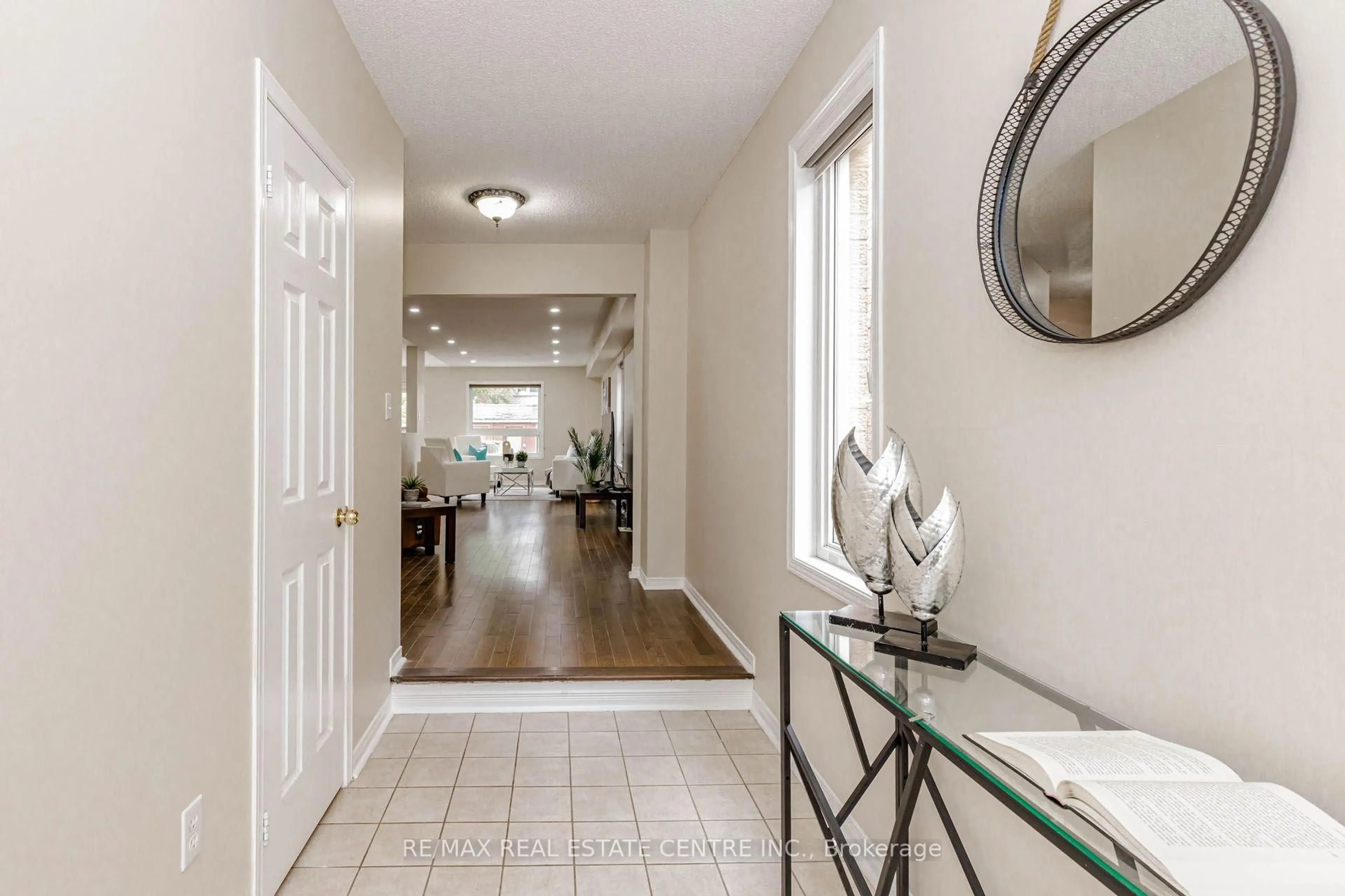 Indoor entryway for 35 Prince Cres, Brampton Ontario L7A 2C8