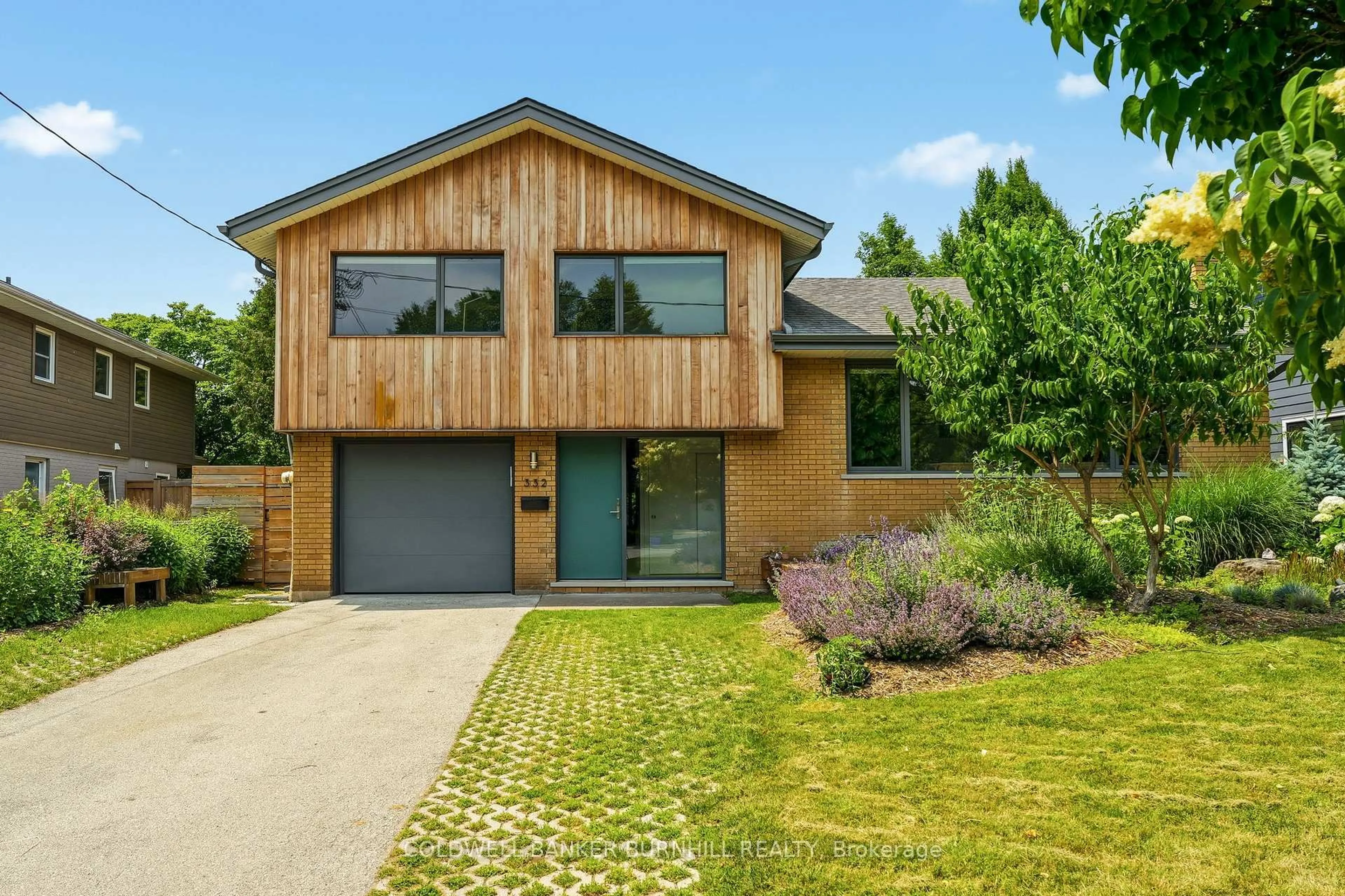 Home with brick exterior material, street for 332 Newbold Crt, Burlington Ontario L7R 2Y6